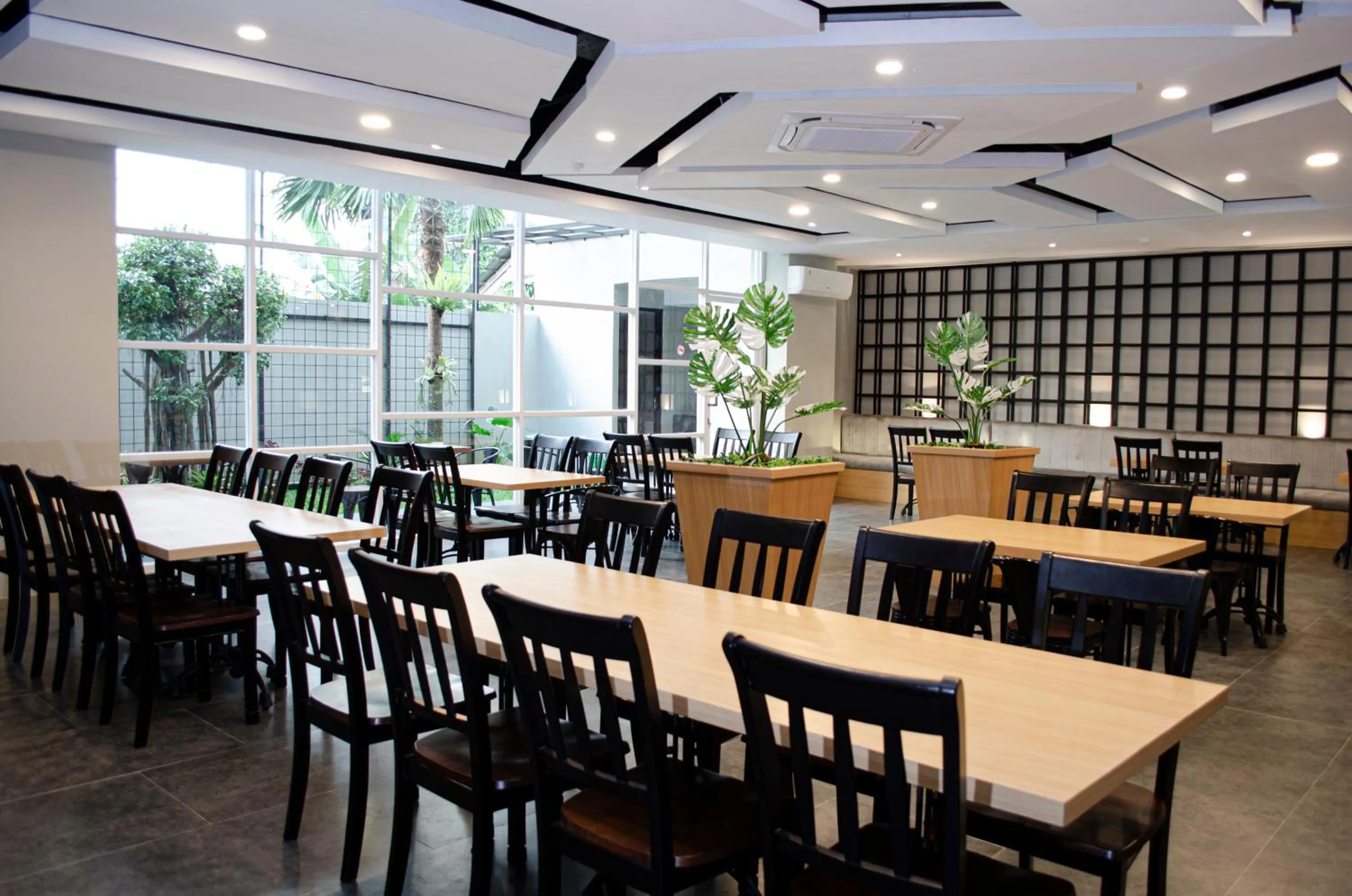 Restaurant/places to eat in Arcadia Hotel Manado