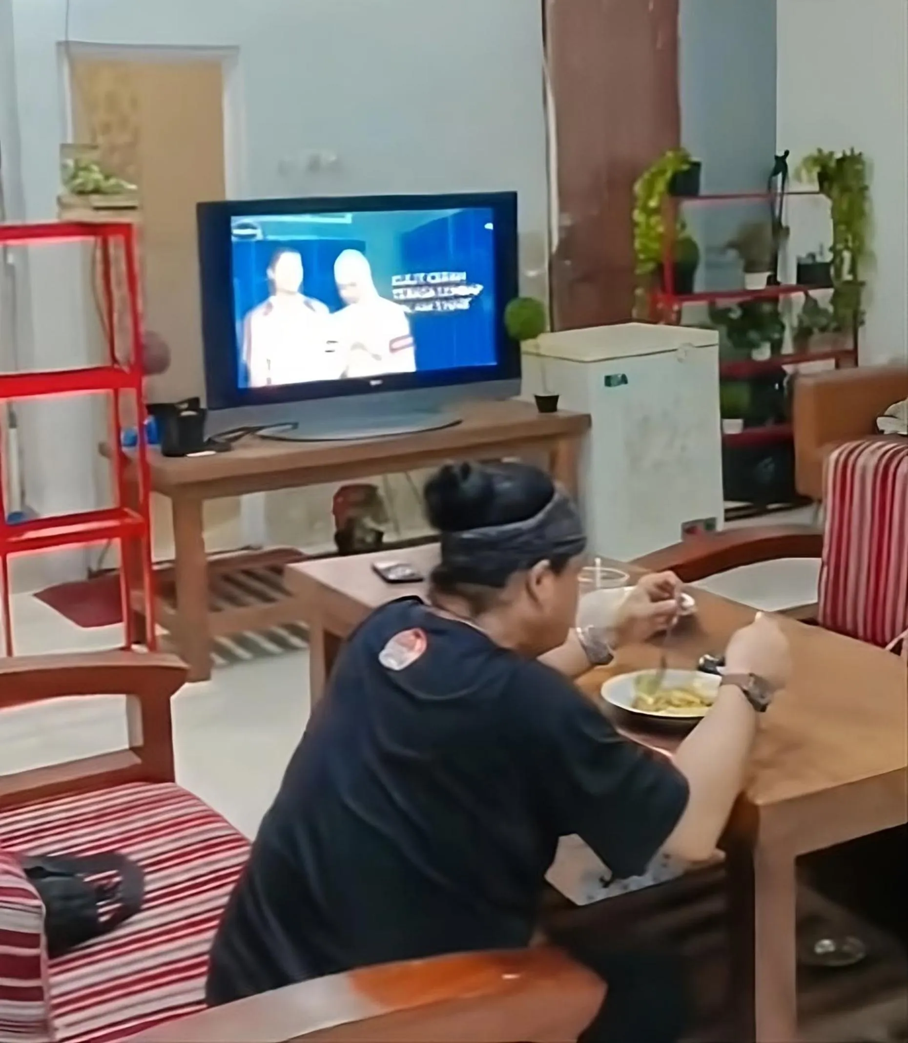 Communal lounge/ TV room in Rubikz Hostel & Cafe