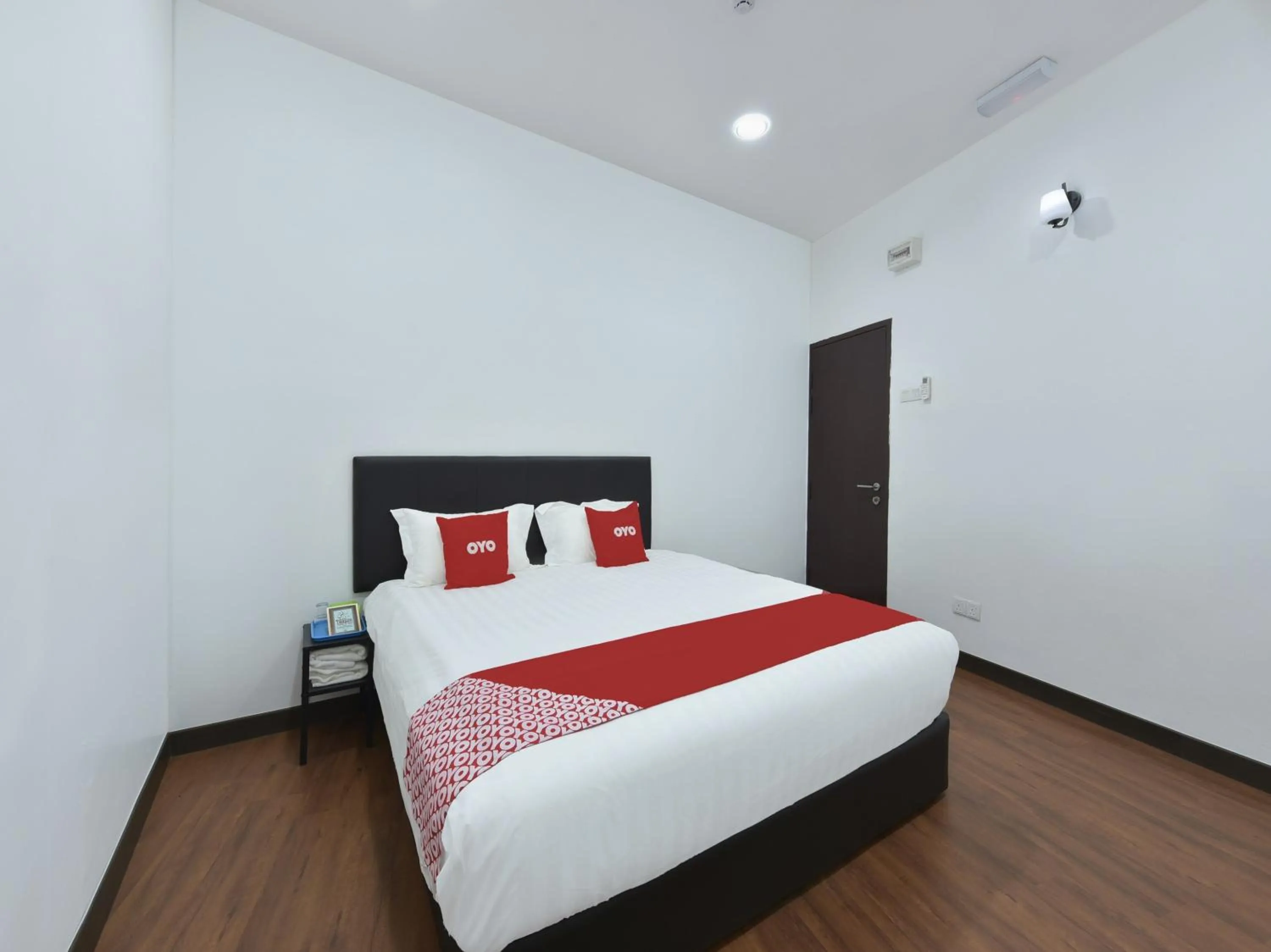 Bedroom, Bed in Hotel O Madeena Inn