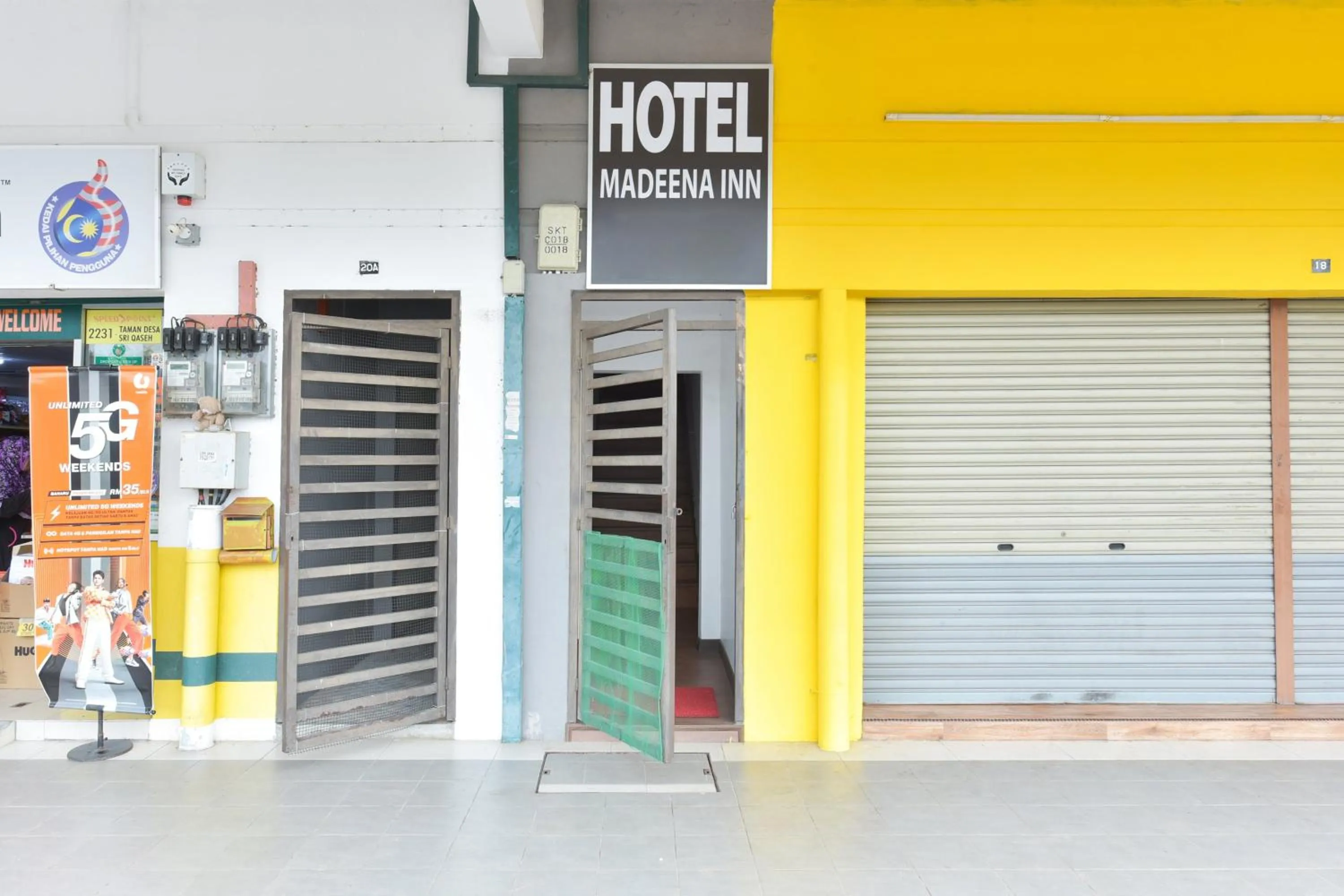 Facade/entrance in Hotel O Madeena Inn