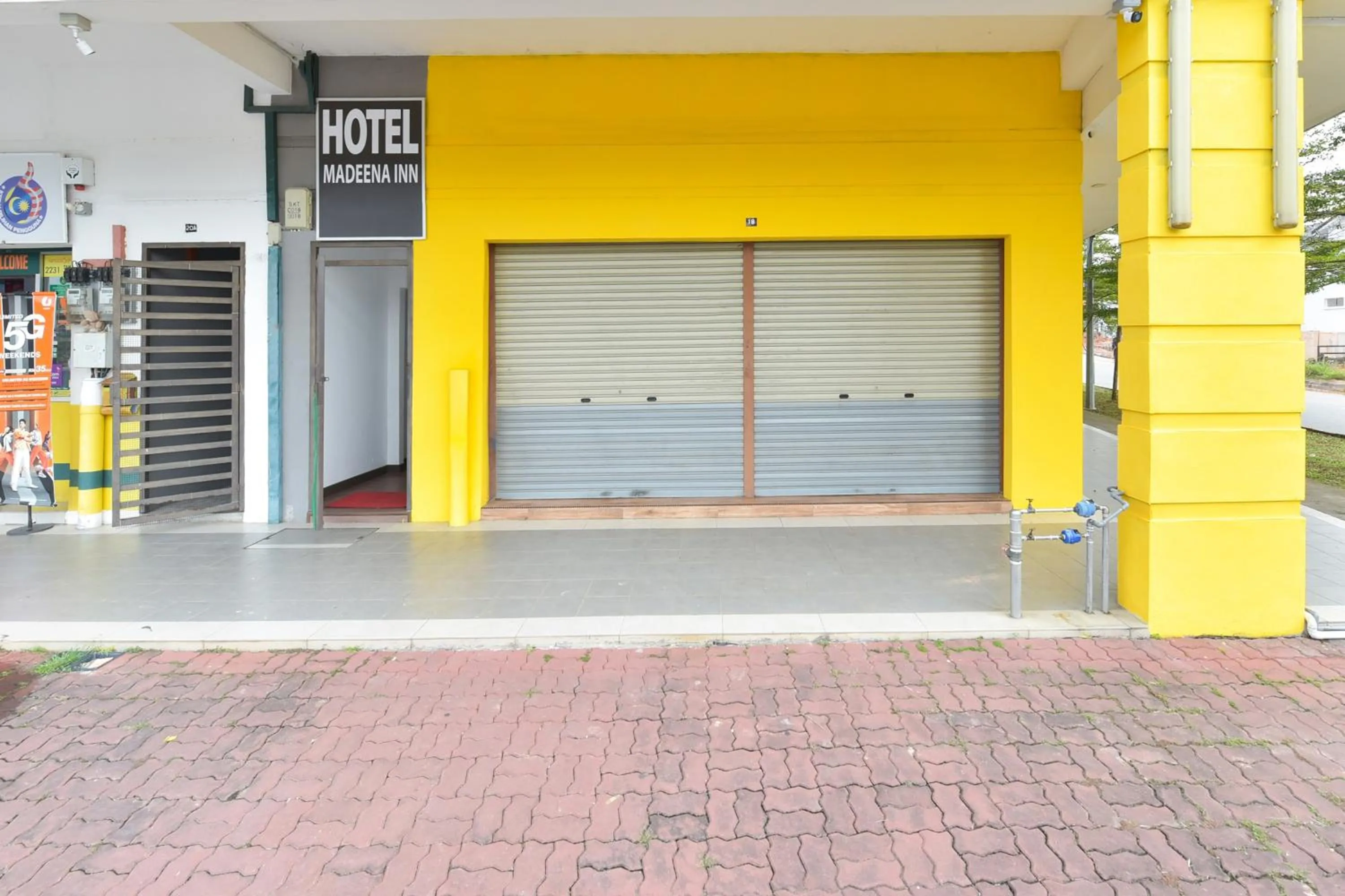 Facade/entrance in Hotel O Madeena Inn