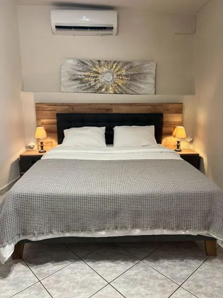 Bed in Garden Square Inn