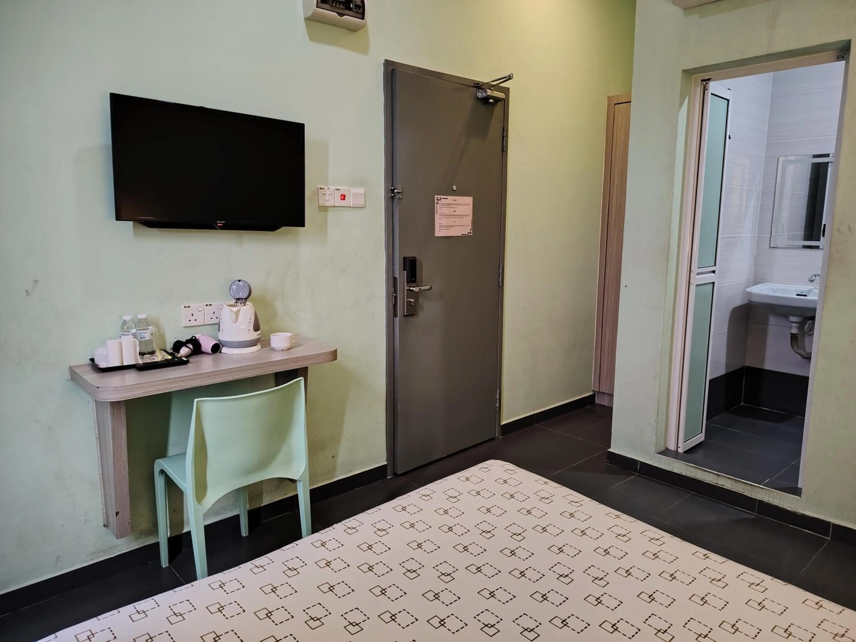 Bed in Kozi Hotel by Ardens - Taman Bukit Indah