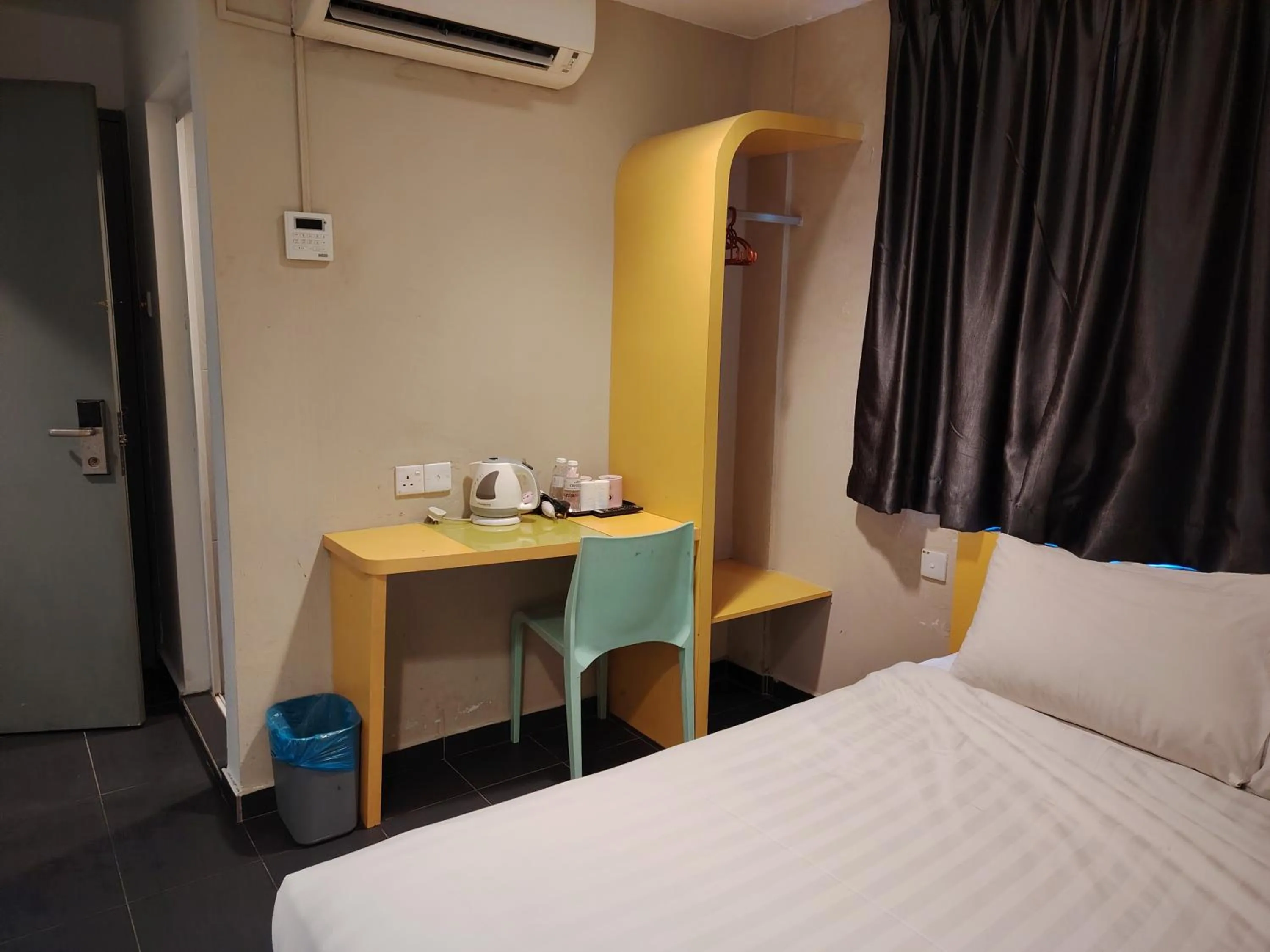 Bed in Kozi Hotel by Ardens - Taman Bukit Indah