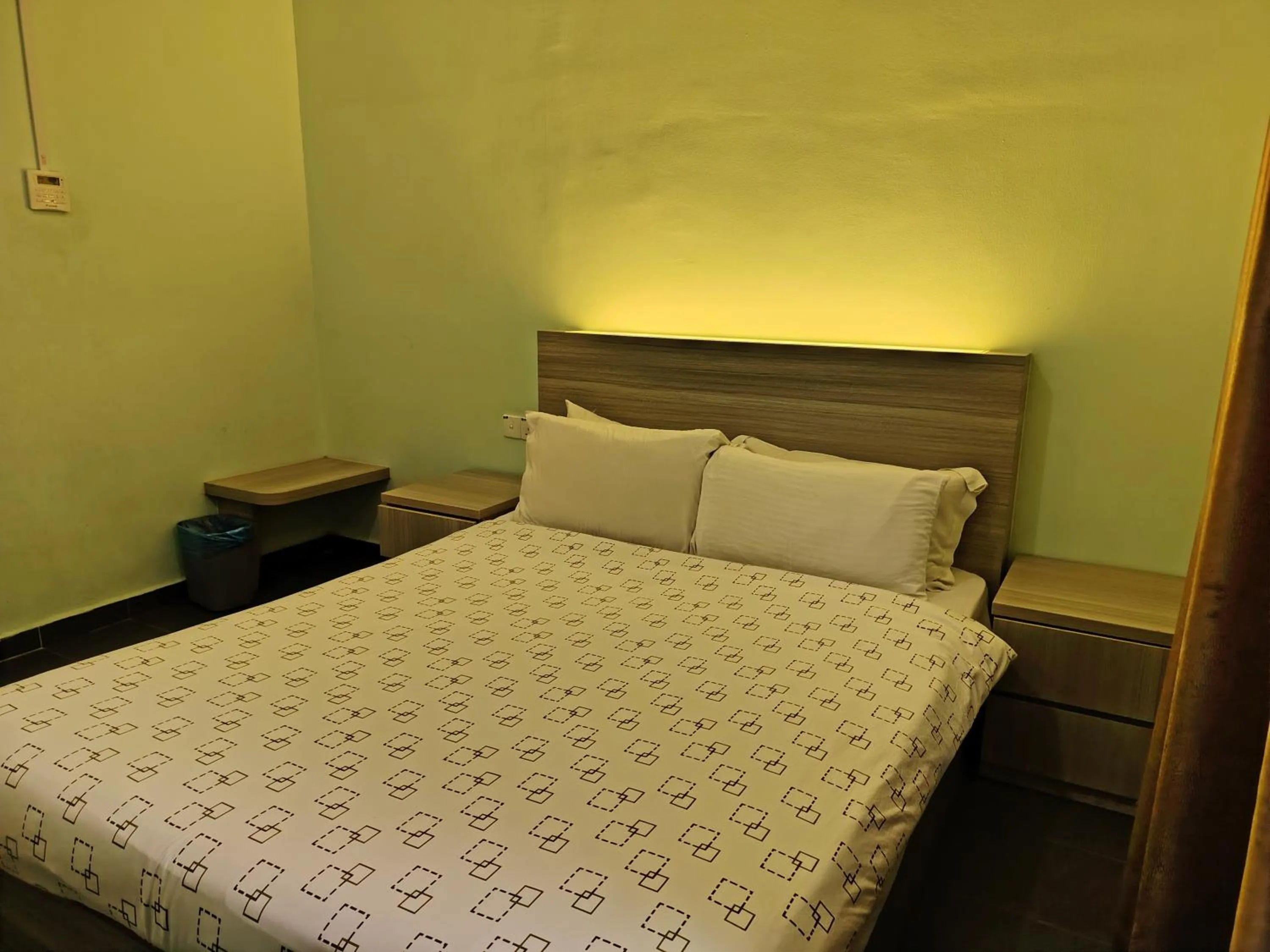 Bed in Kozi Hotel by Ardens - Taman Bukit Indah