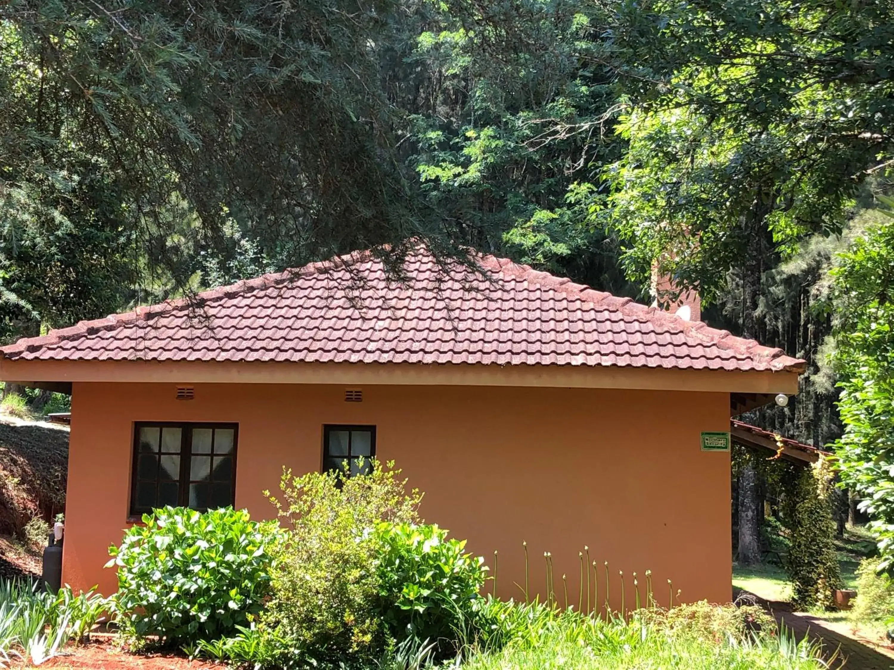 Three-Bedroom Chalet in Cheerio Trout Fishing & Holiday Resort Three-Bedroom Chalet in Cheerio Trout Fishing & Holiday Resort