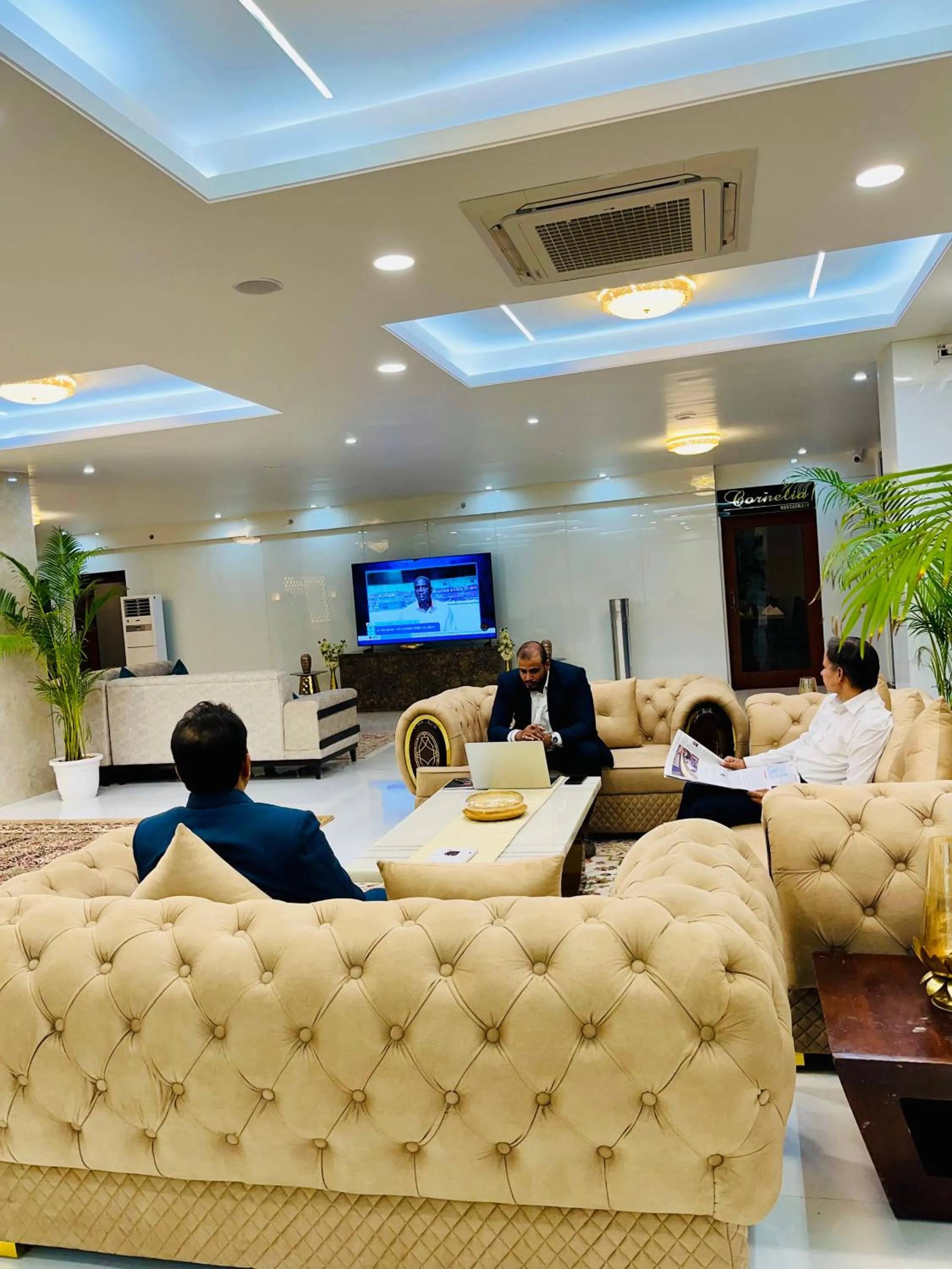 Communal lounge/ TV room in Hotel Amayra