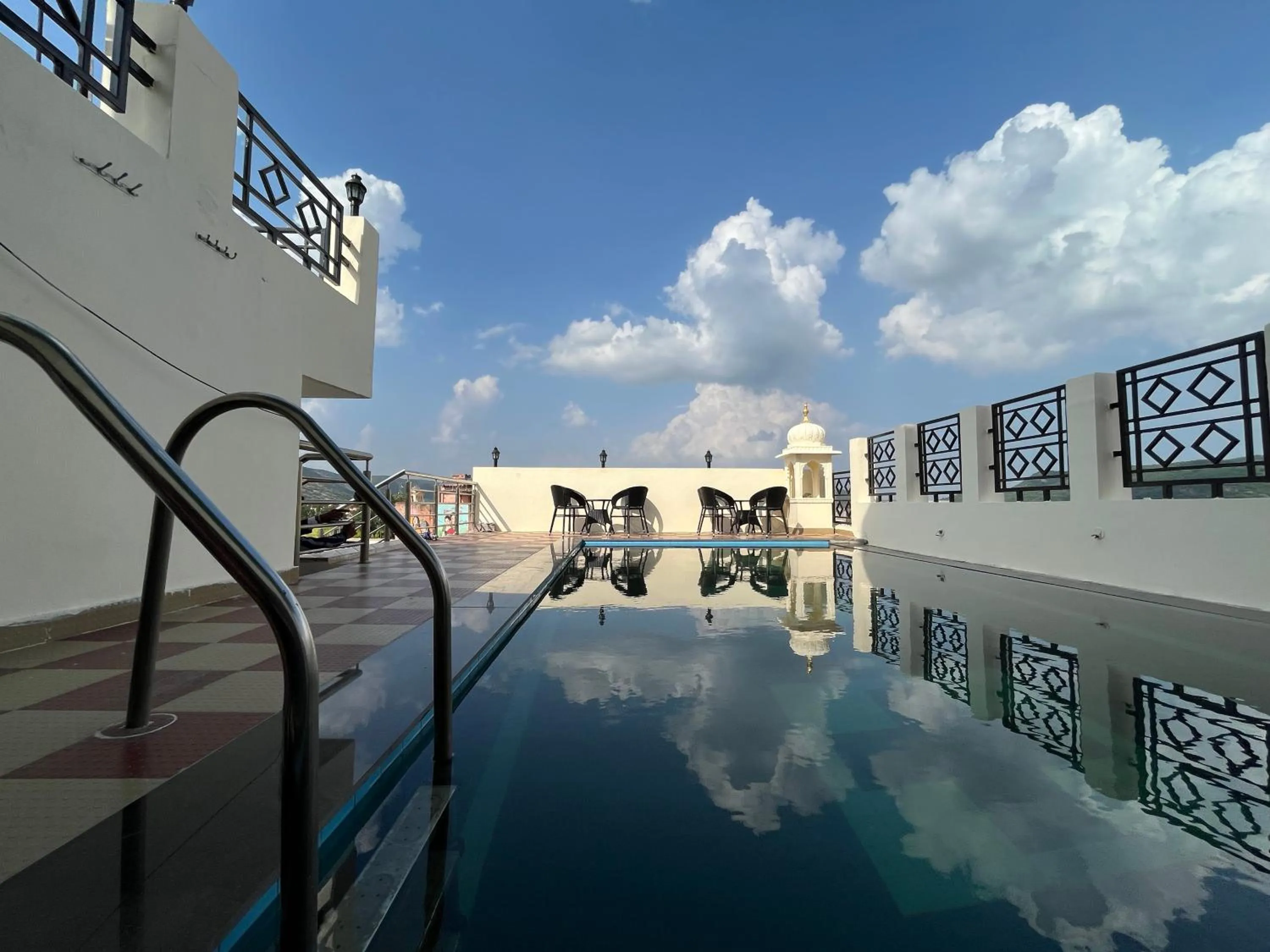 Swimming pool in Hotel Amayra