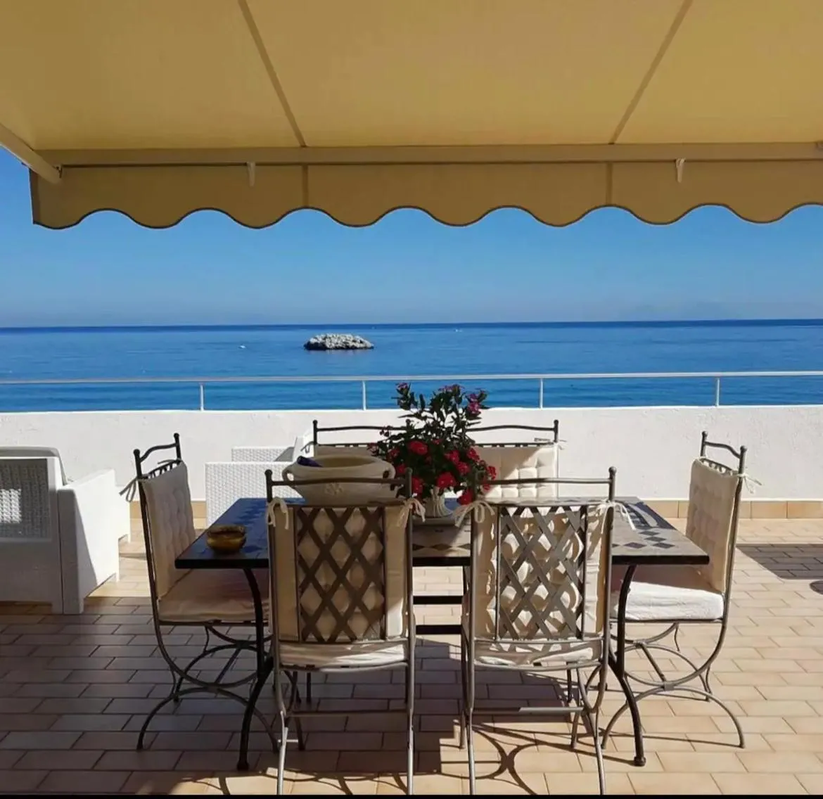 Apartment - single occupancy in Attico una finestra sulle Isole Eolie