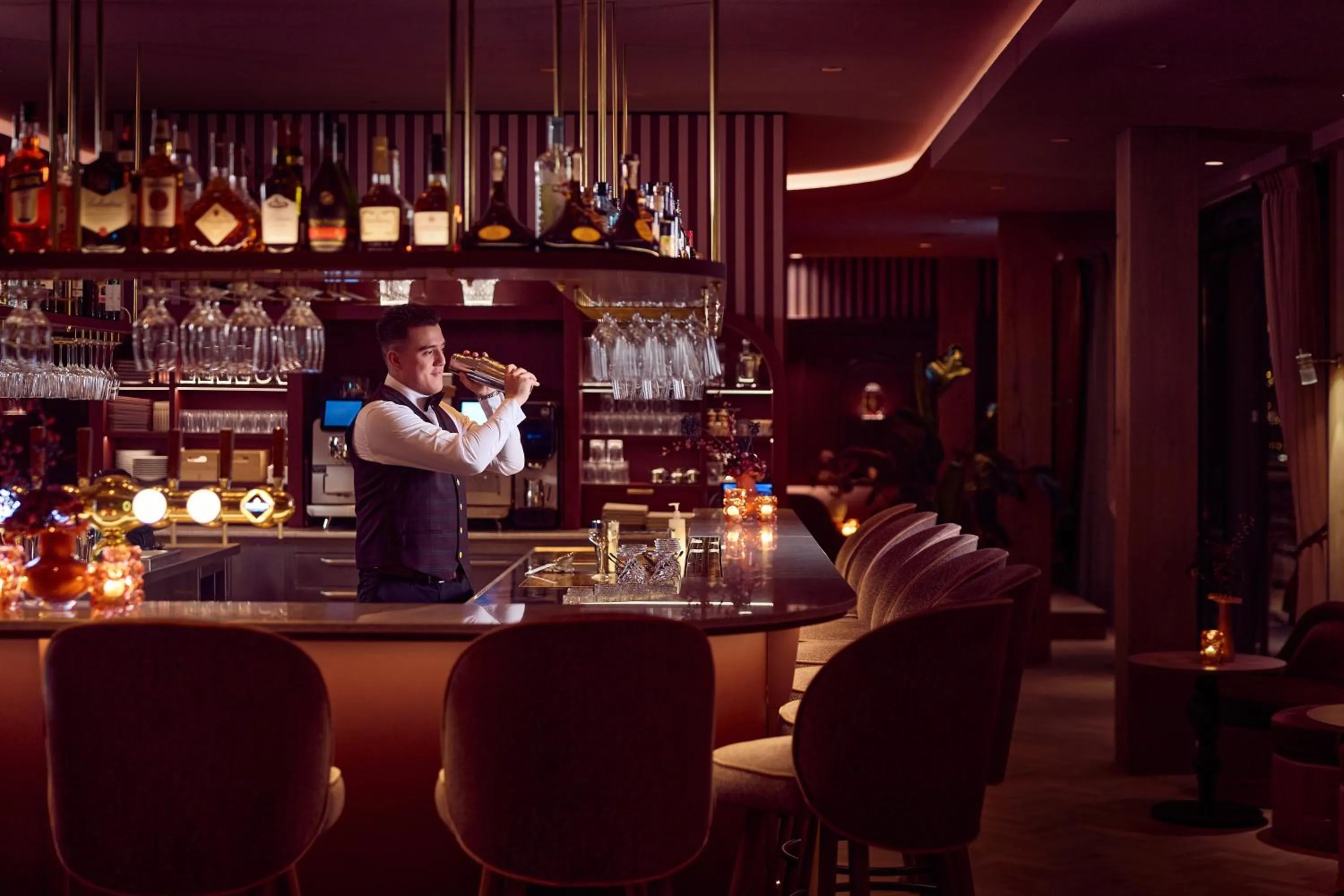 Lounge or bar in Van der Valk Hotel Volendam - Recently renovated