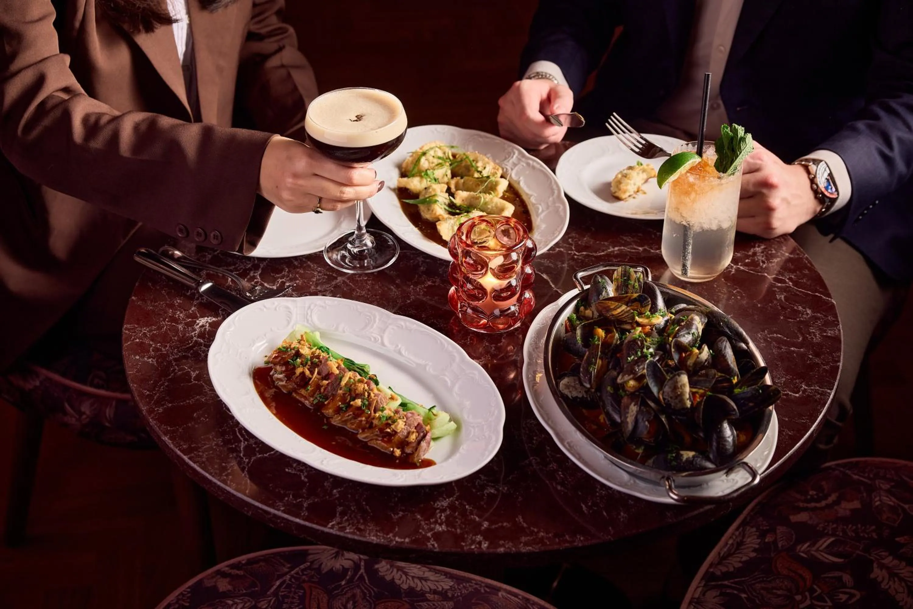 Lounge or bar in Van der Valk Hotel Volendam - Recently renovated