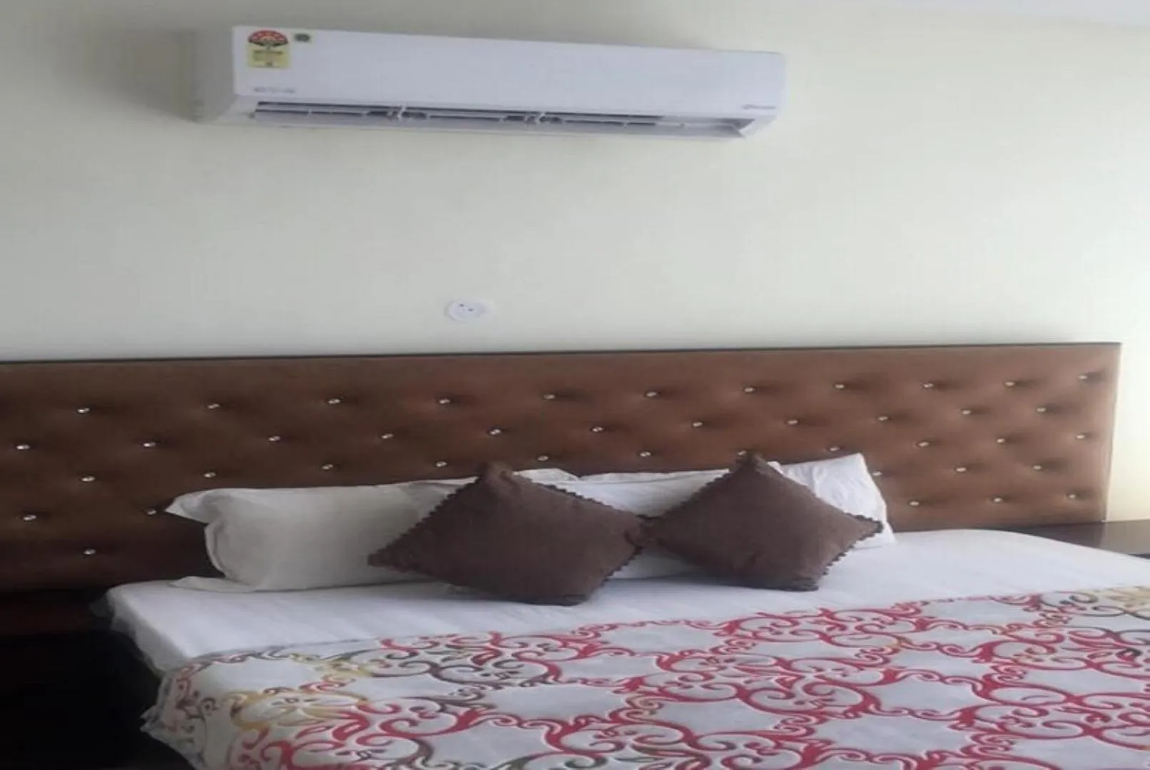 Property building, Bed in Hotel Paradise, Patiala