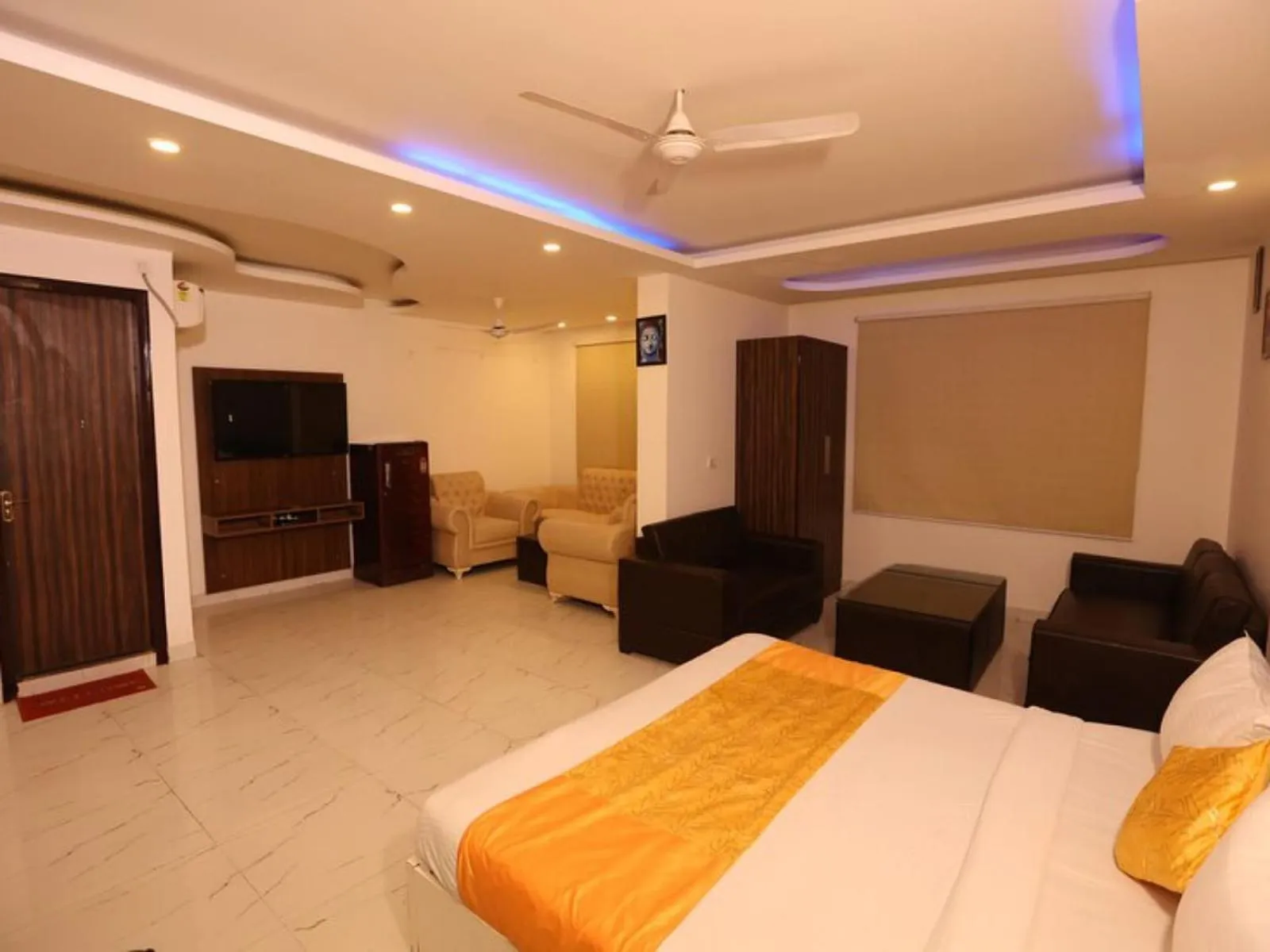 Property building, Bed in Hotel Mayda Prime Near Delhi Airport