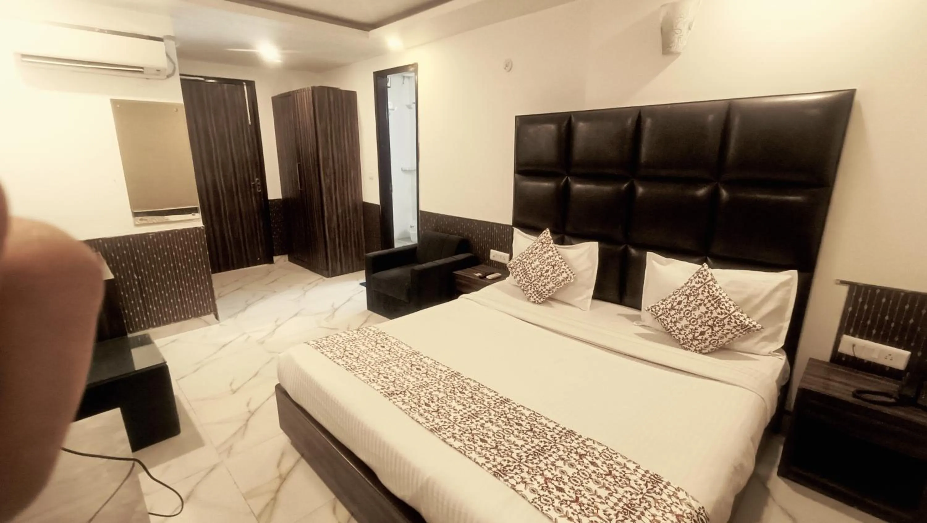 Bed in Hotel Mayda Prime Near Delhi Airport