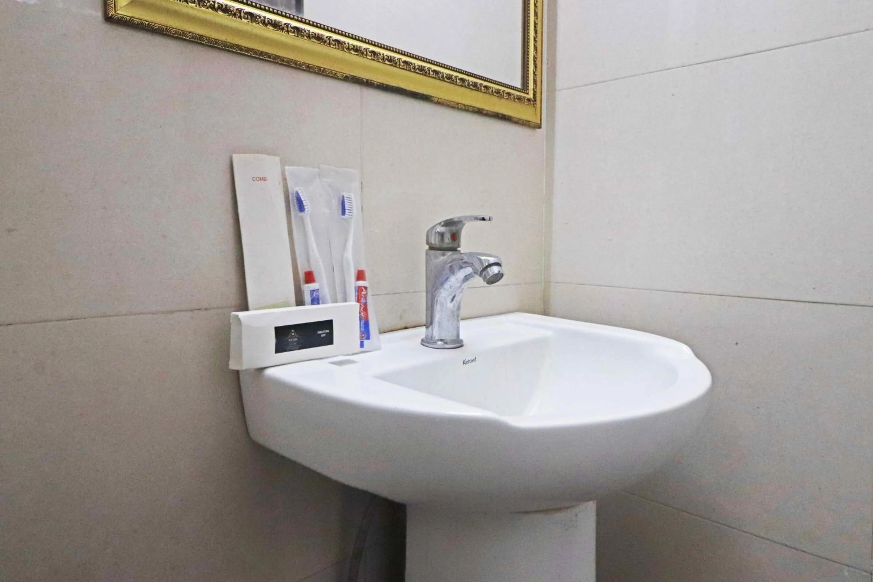 Toilet in Hotel Mayda Prime Near Delhi Airport