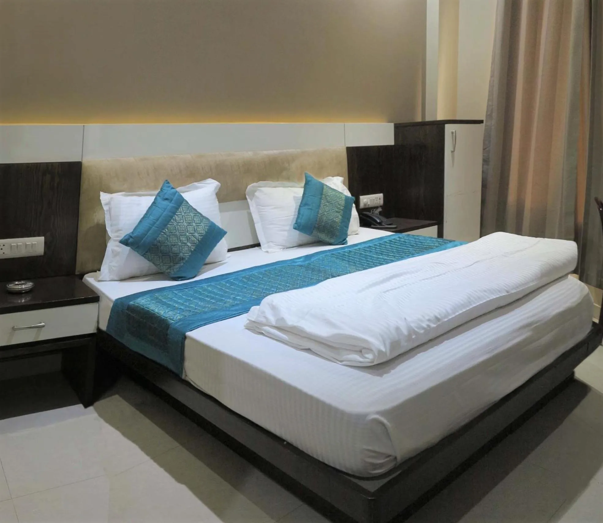 Bed in Raj Mahal Inn