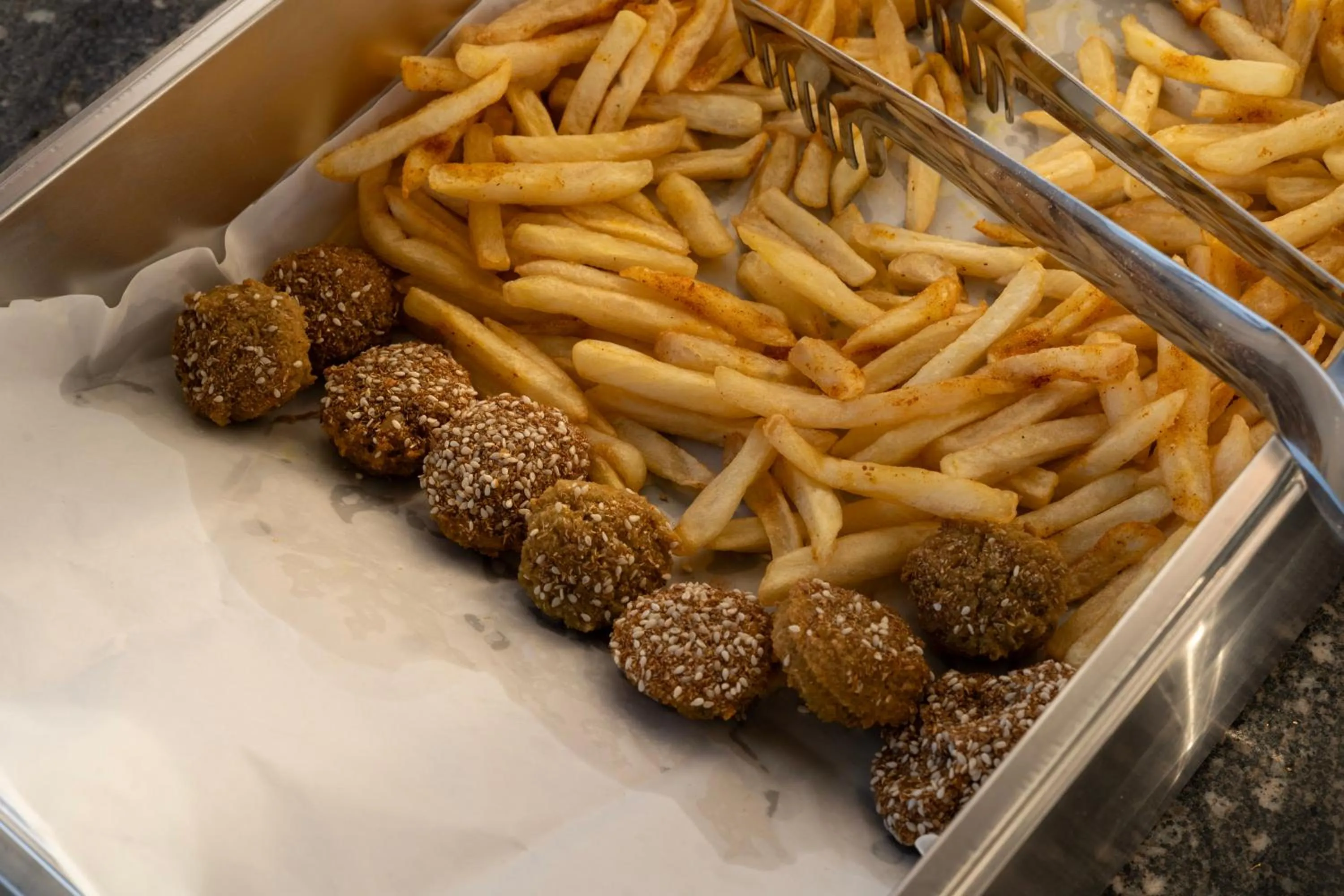 Restaurant/places to eat in Sun and Sand Guest House