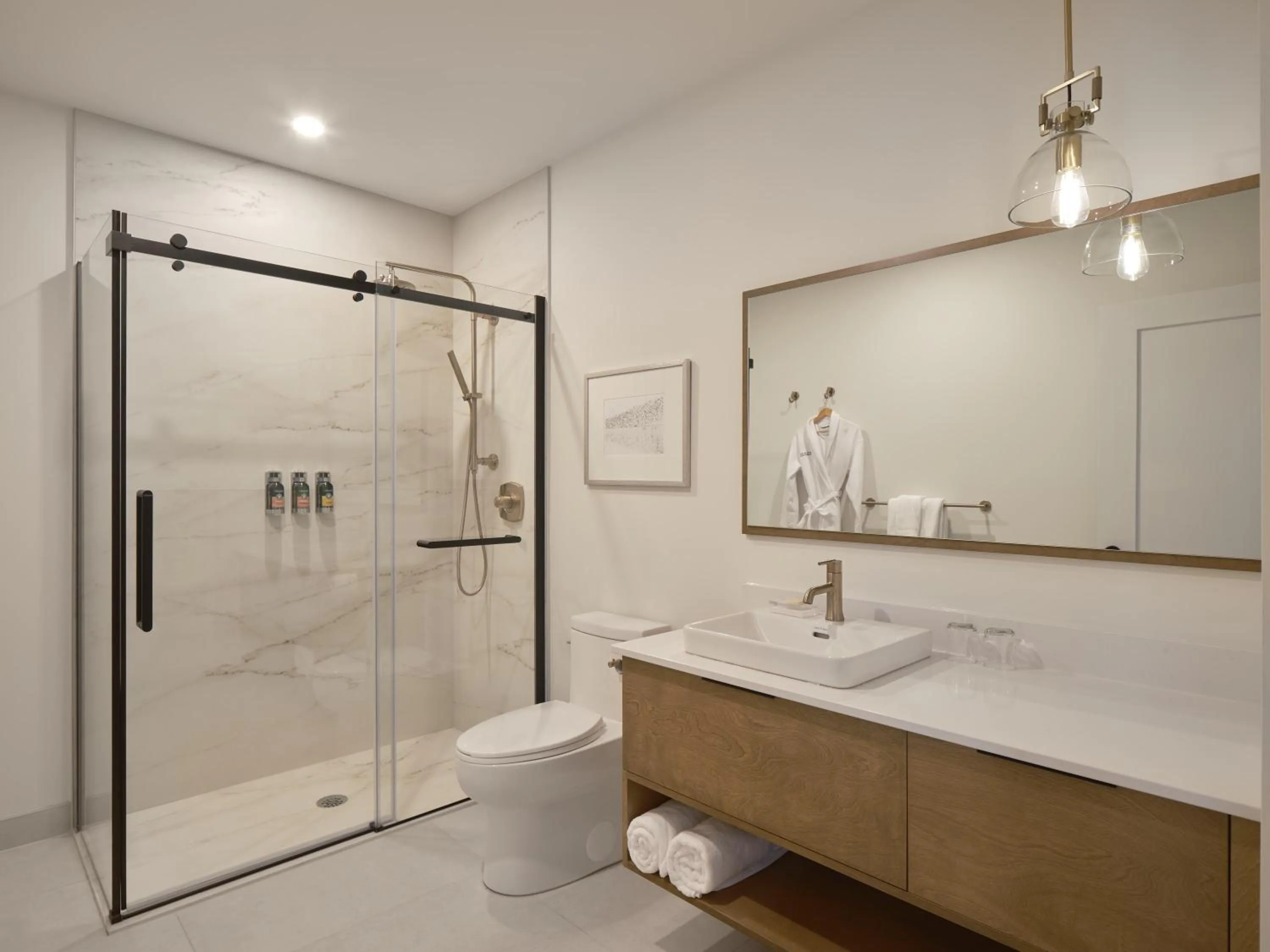 Shower in Hôtel Expérience - Quartier Des Marinas