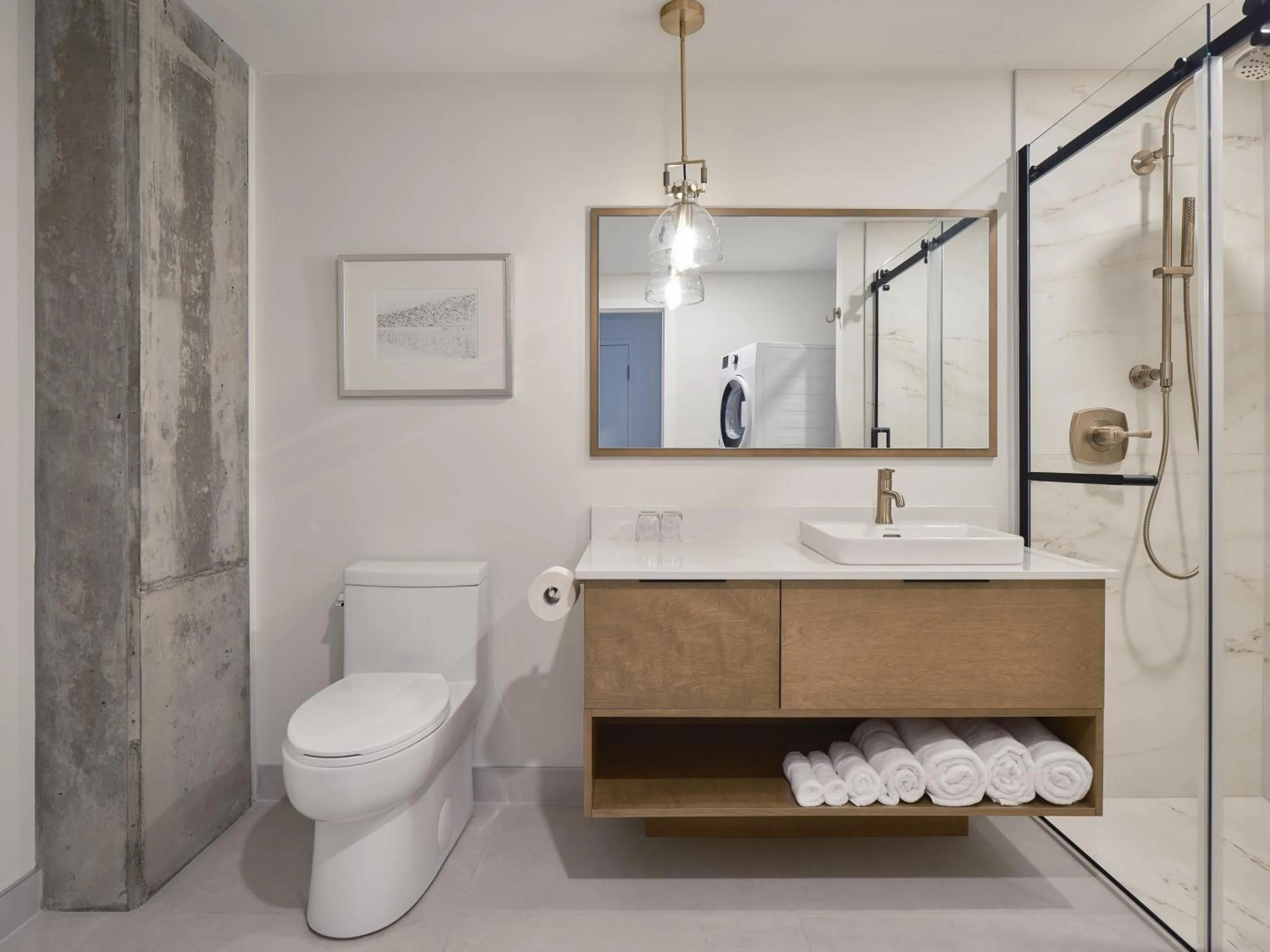 Toilet in Hôtel Expérience - Quartier Des Marinas