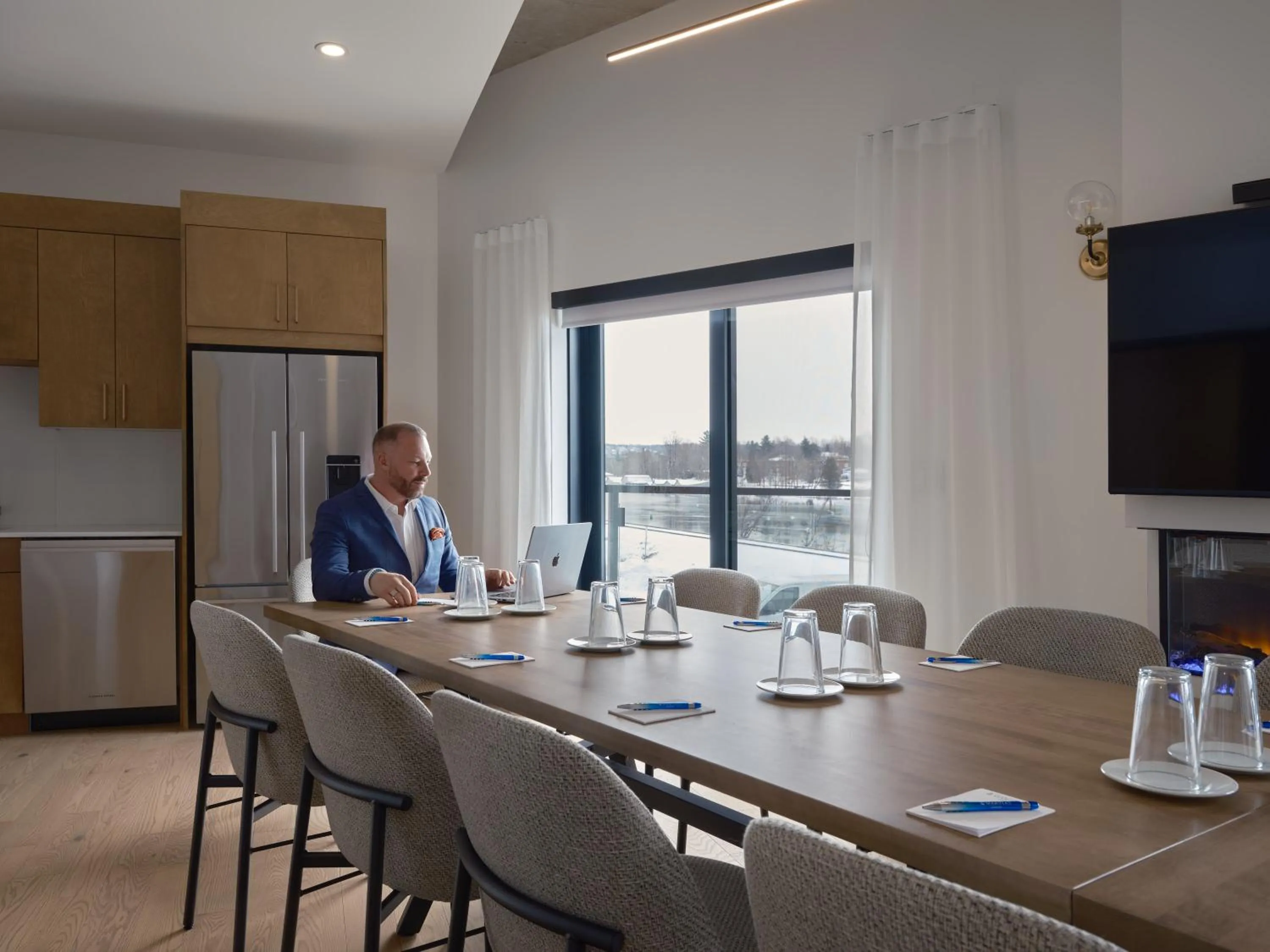 TV and multimedia in Hôtel Expérience - Quartier Des Marinas