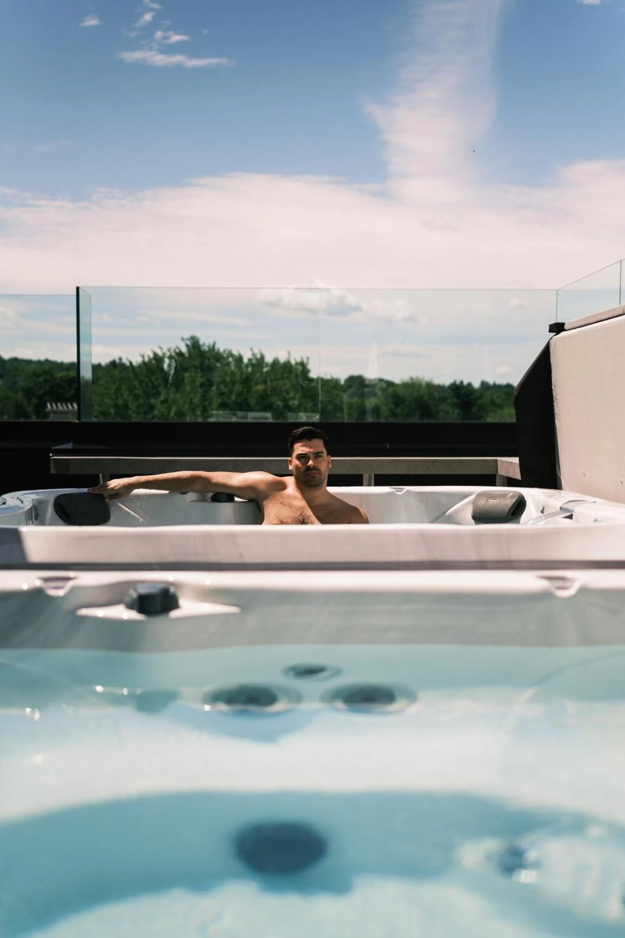 Hot Tub in Hôtel Expérience - Quartier Des Marinas