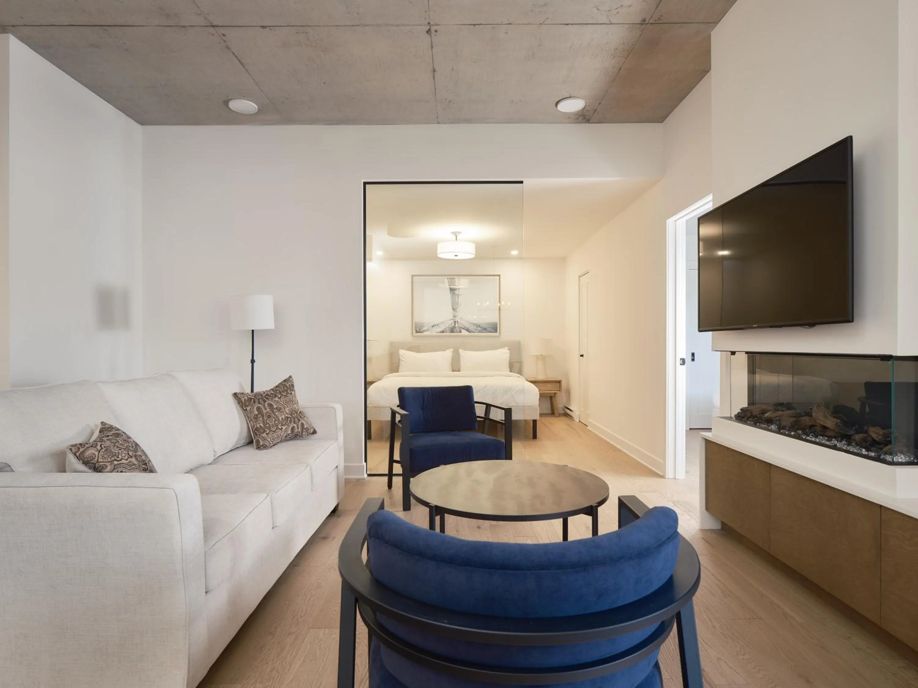 304 - 3rd Floor Two Bedroom Suite, King and Queen Bed in Hôtel Expérience - Quartier Des Marinas