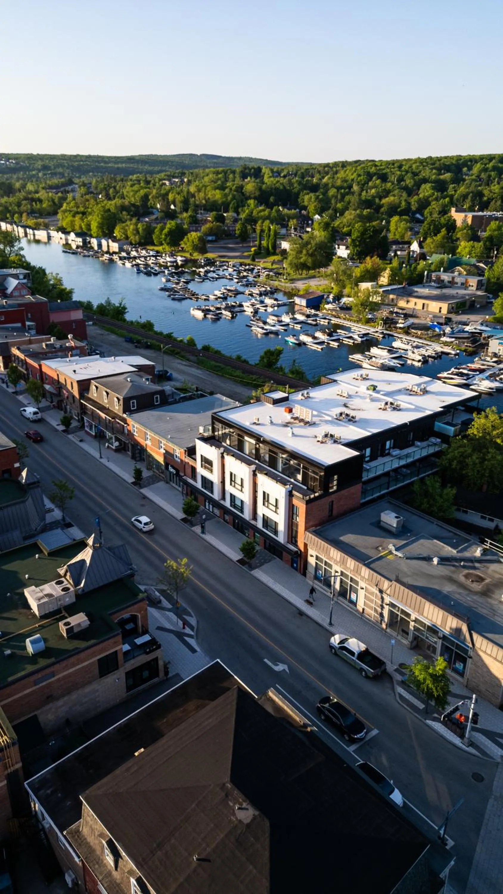 Property building in Hôtel Expérience - Quartier Des Marinas