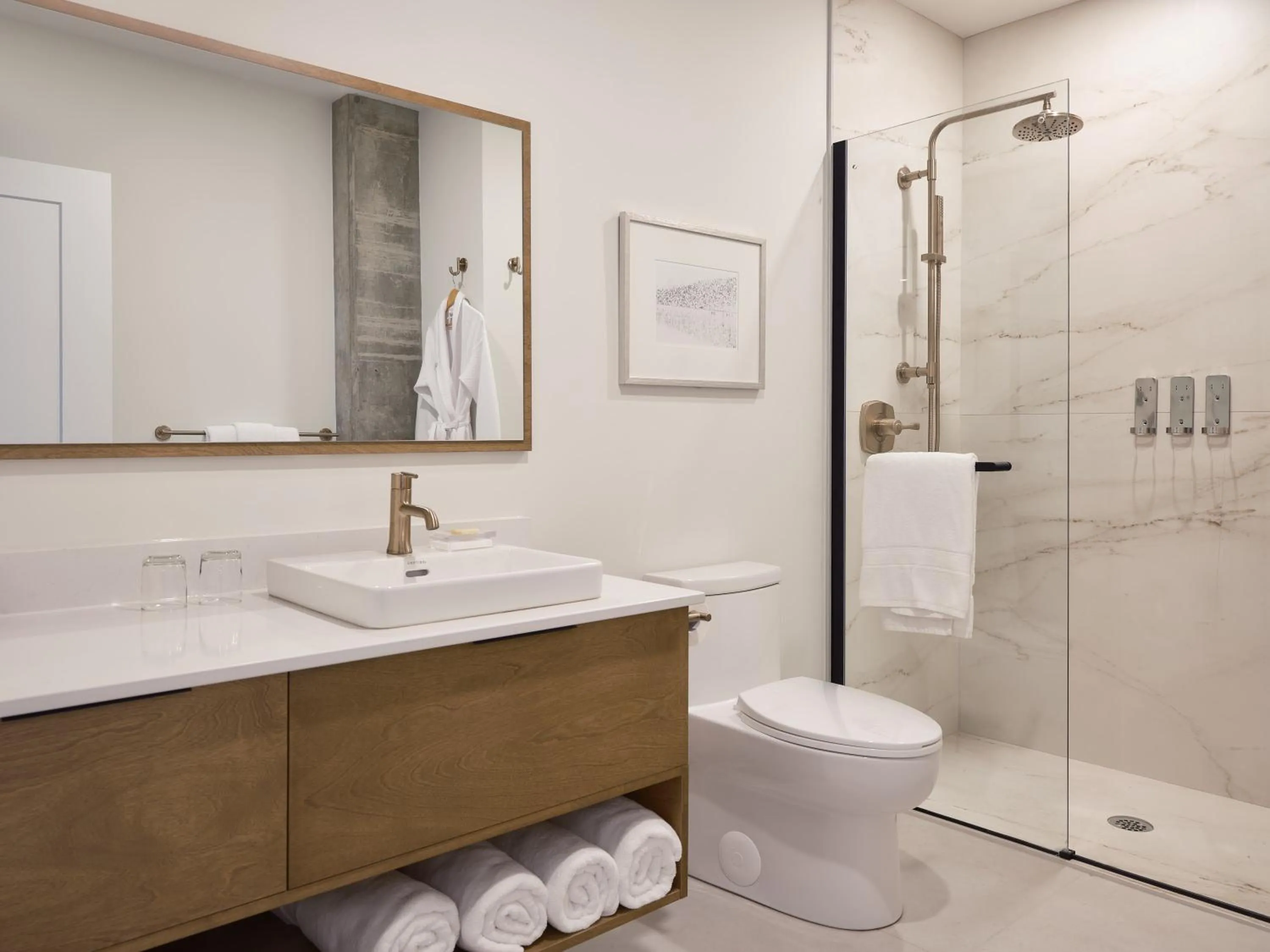 Shower in Hôtel Expérience - Quartier Des Marinas