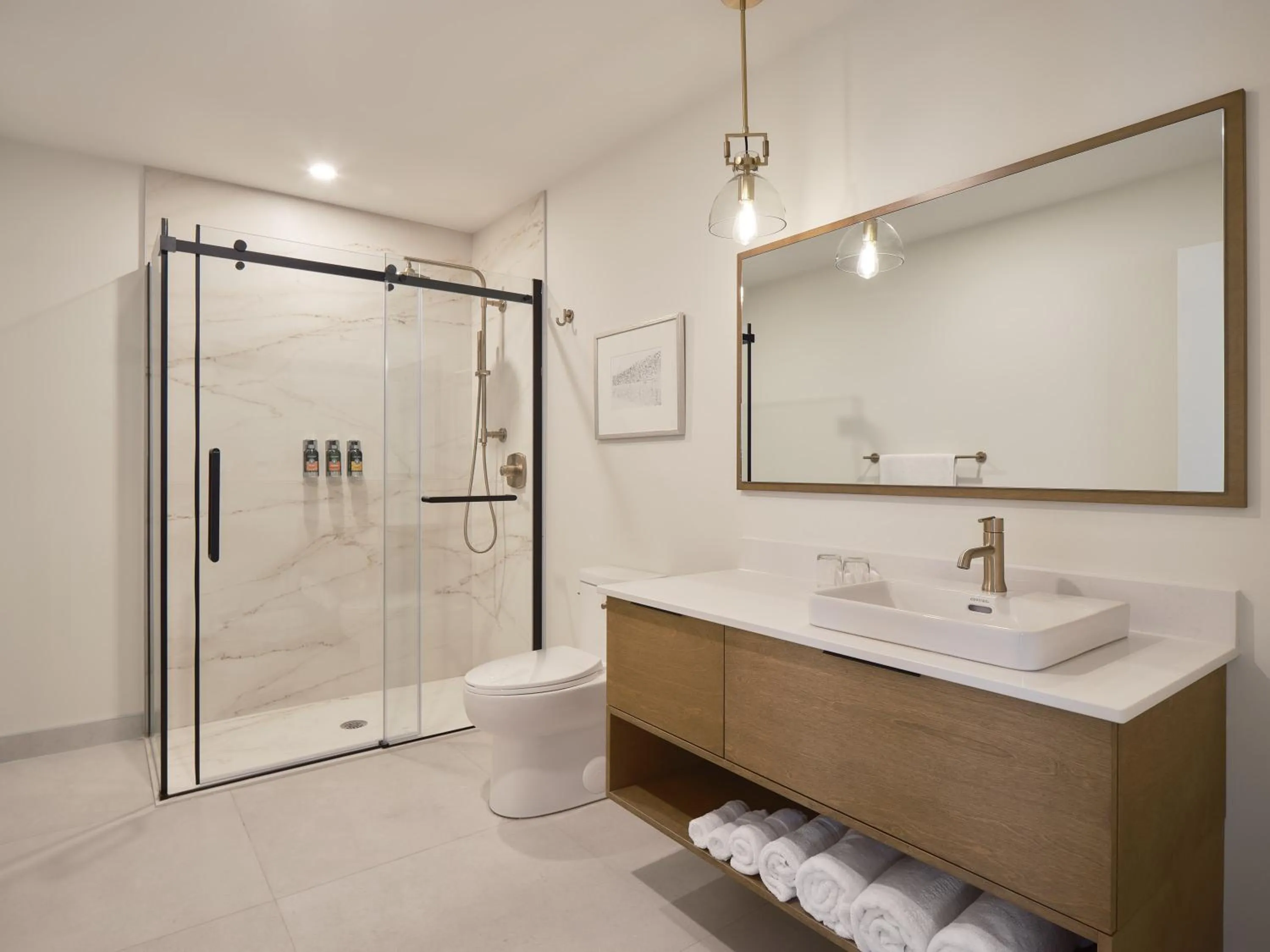 Shower in Hôtel Expérience - Quartier Des Marinas