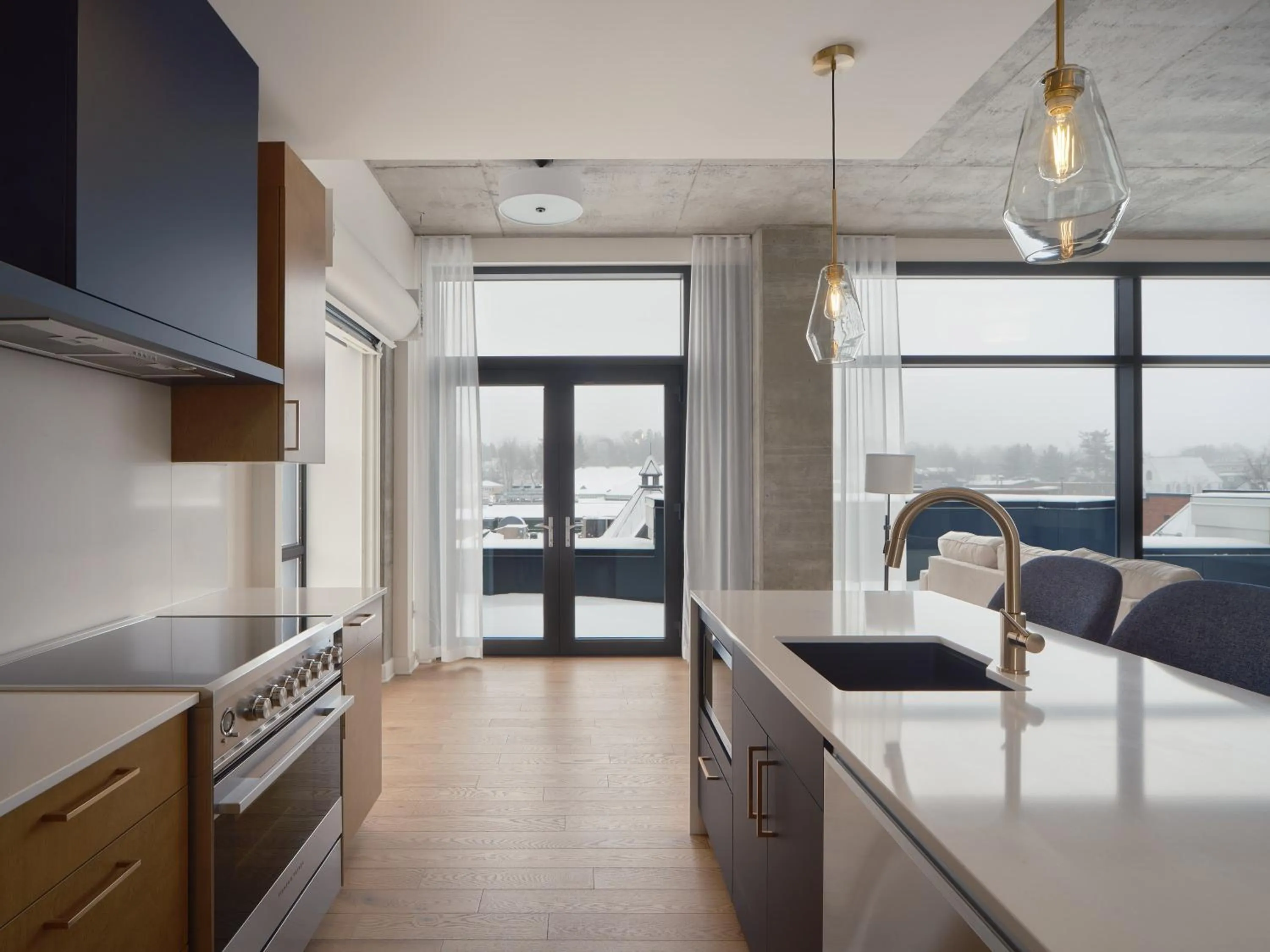 Kitchen or kitchenette, Bed in Hôtel Expérience - Quartier Des Marinas