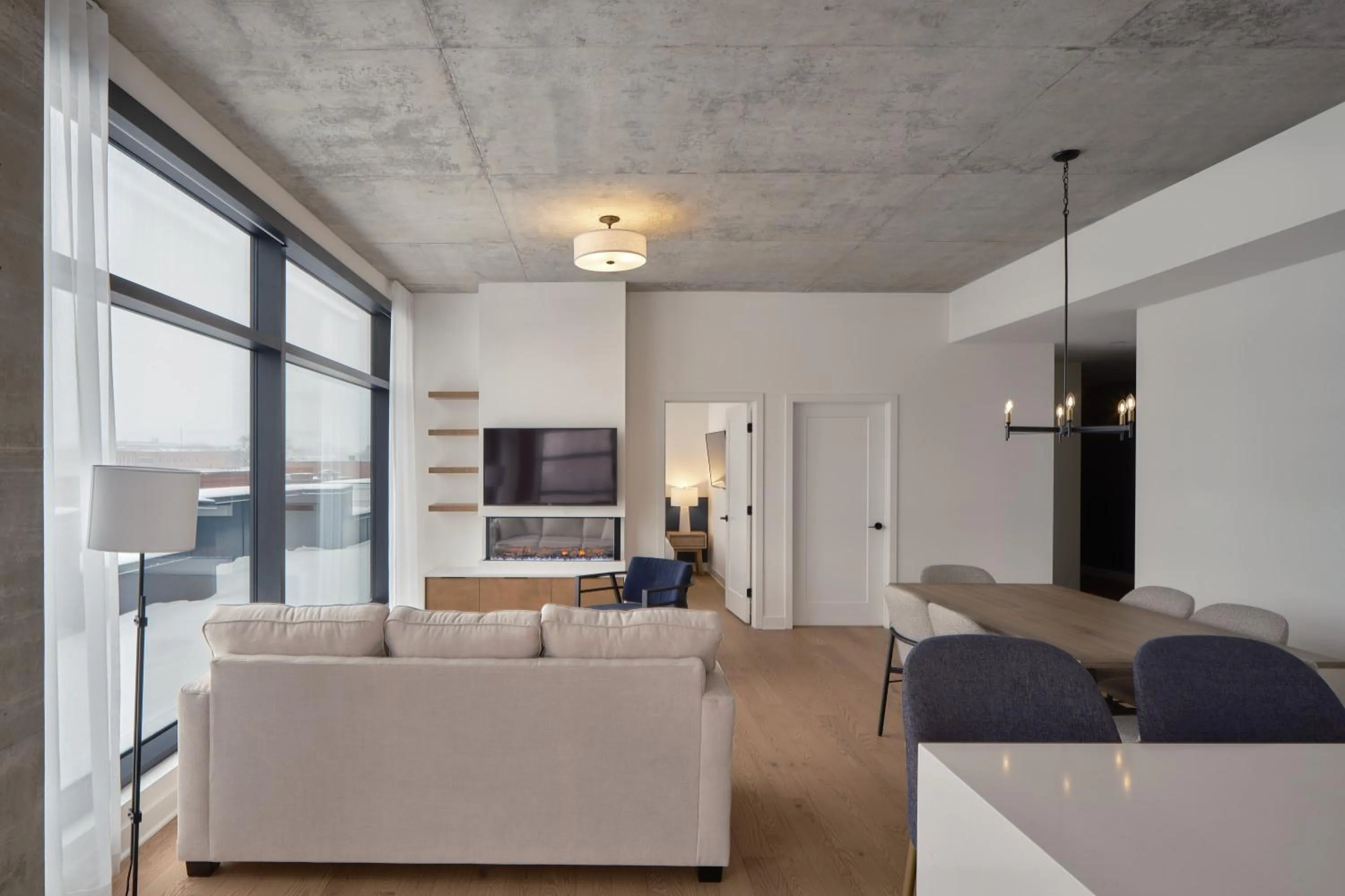 Communal lounge/ TV room in Hôtel Expérience - Quartier Des Marinas