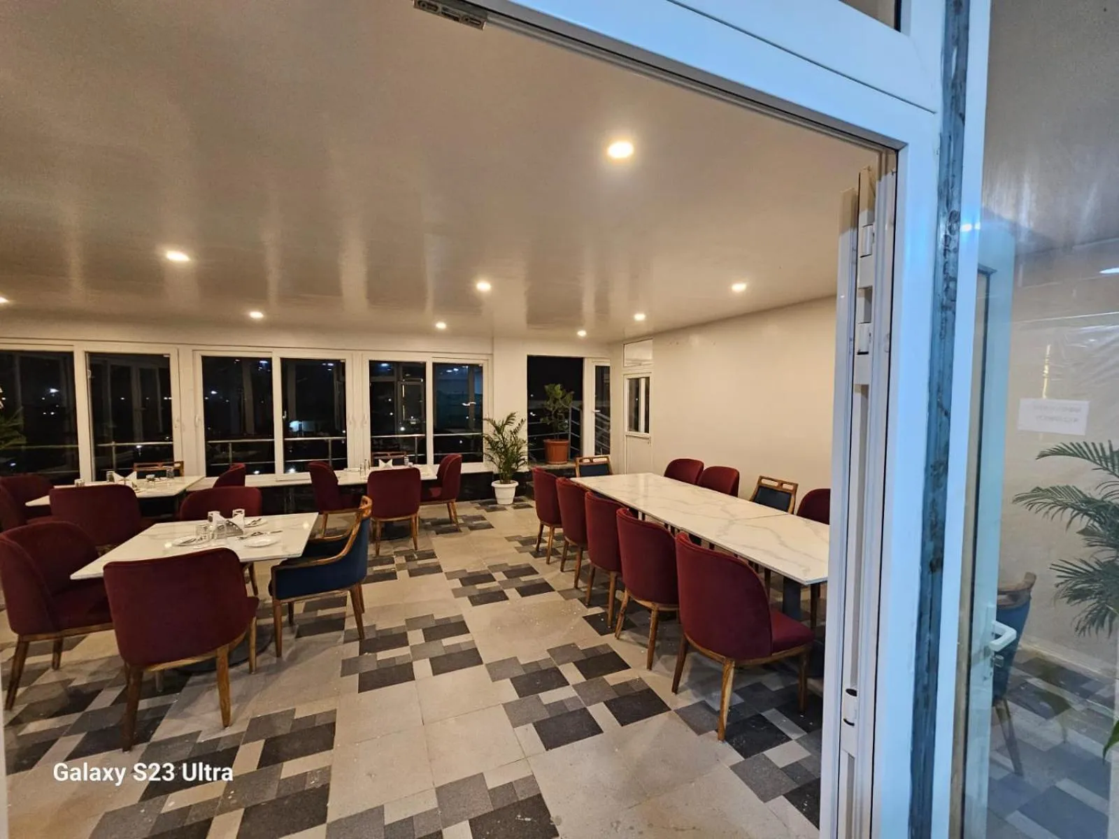 Restaurant/places to eat in Pipul Ocean View Resort