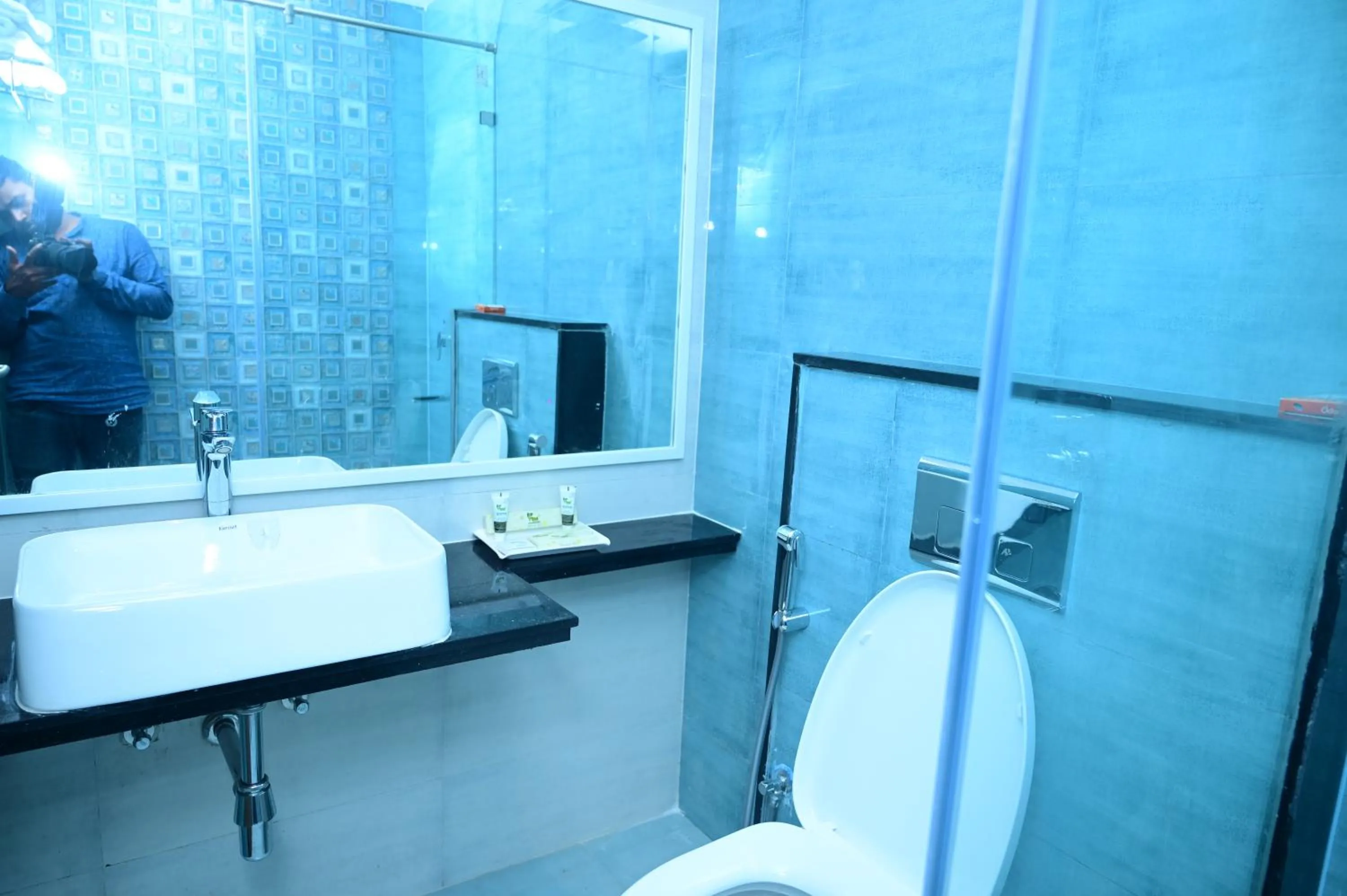 Bathroom in Pipul Ocean View Resort