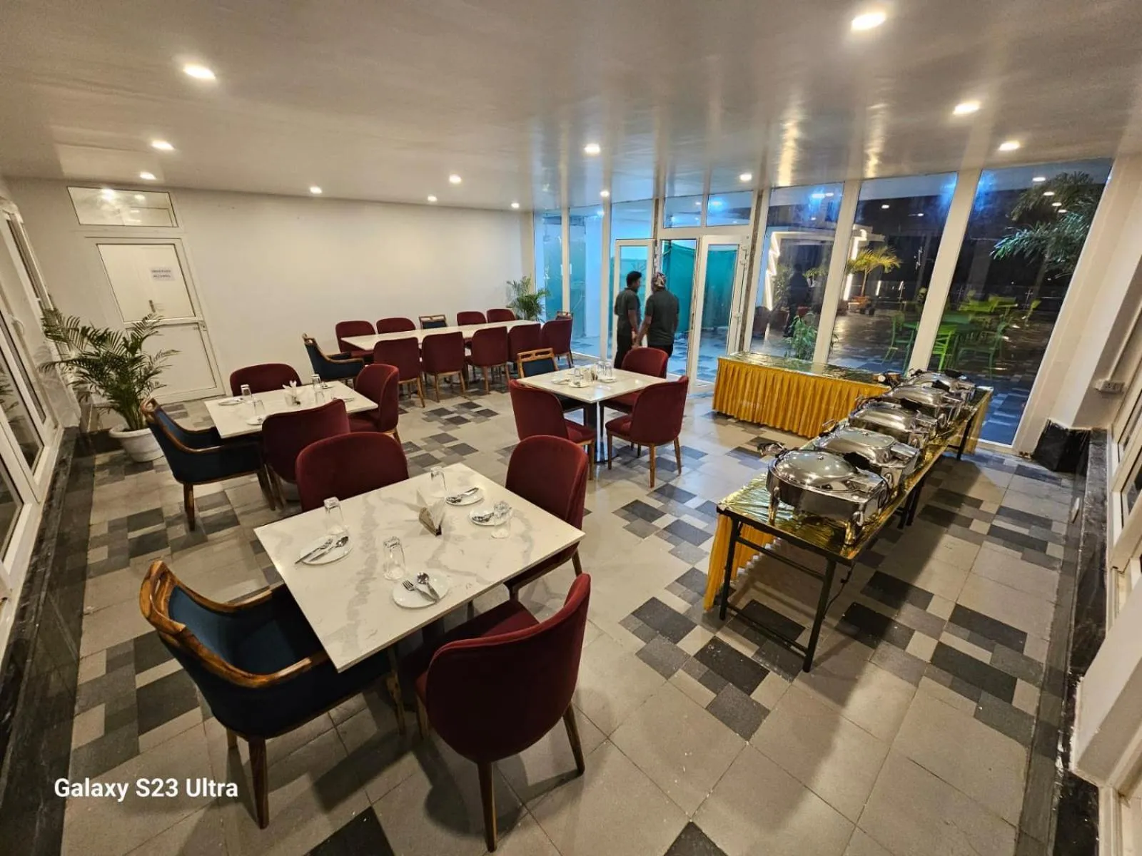 Restaurant/places to eat in Pipul Ocean View Resort