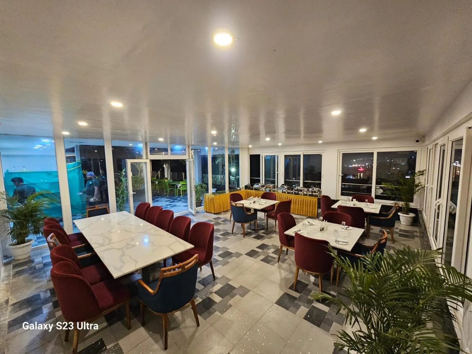 Restaurant/places to eat in Pipul Ocean View Resort