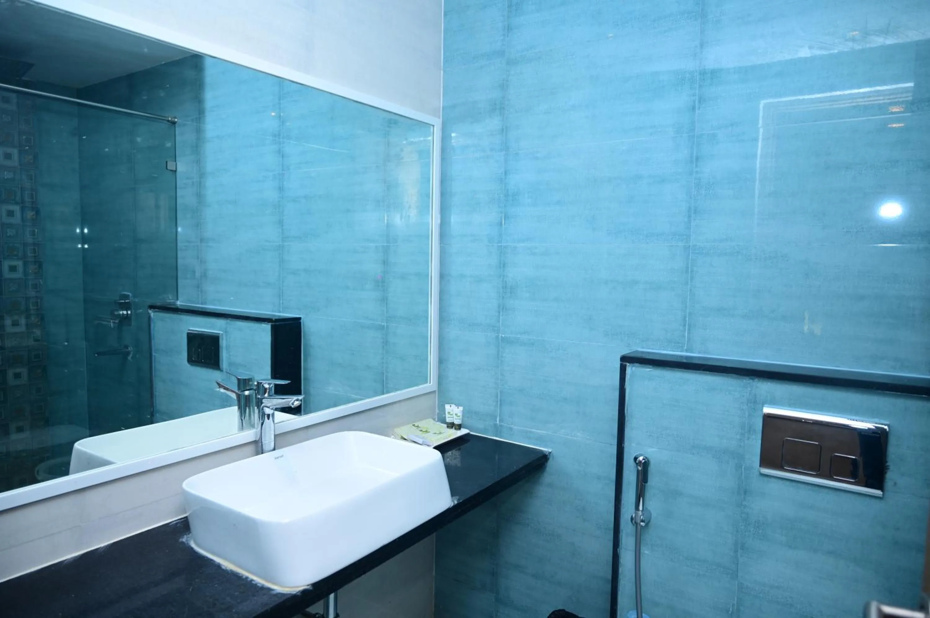 Bathroom in Pipul Ocean View Resort