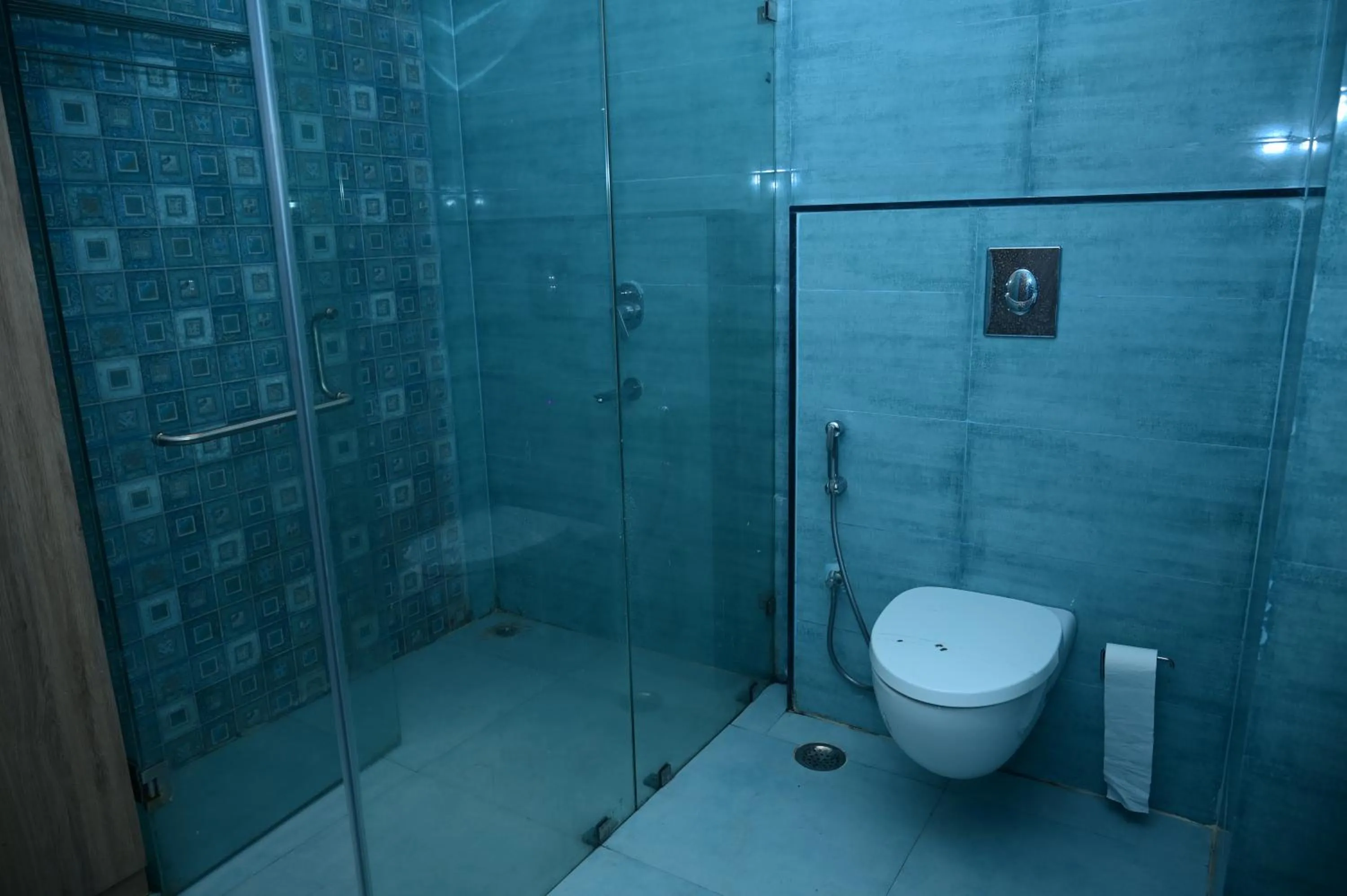 Shower in Pipul Ocean View Resort