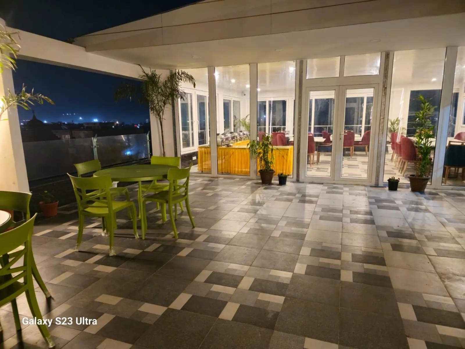 Restaurant/places to eat in Pipul Ocean View Resort