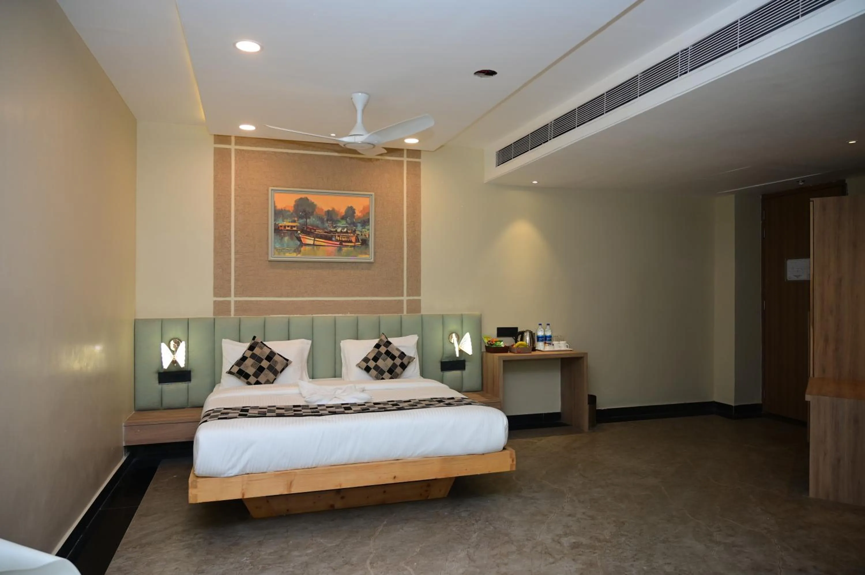 Photo of the whole room, Bed in Pipul Ocean View Resort