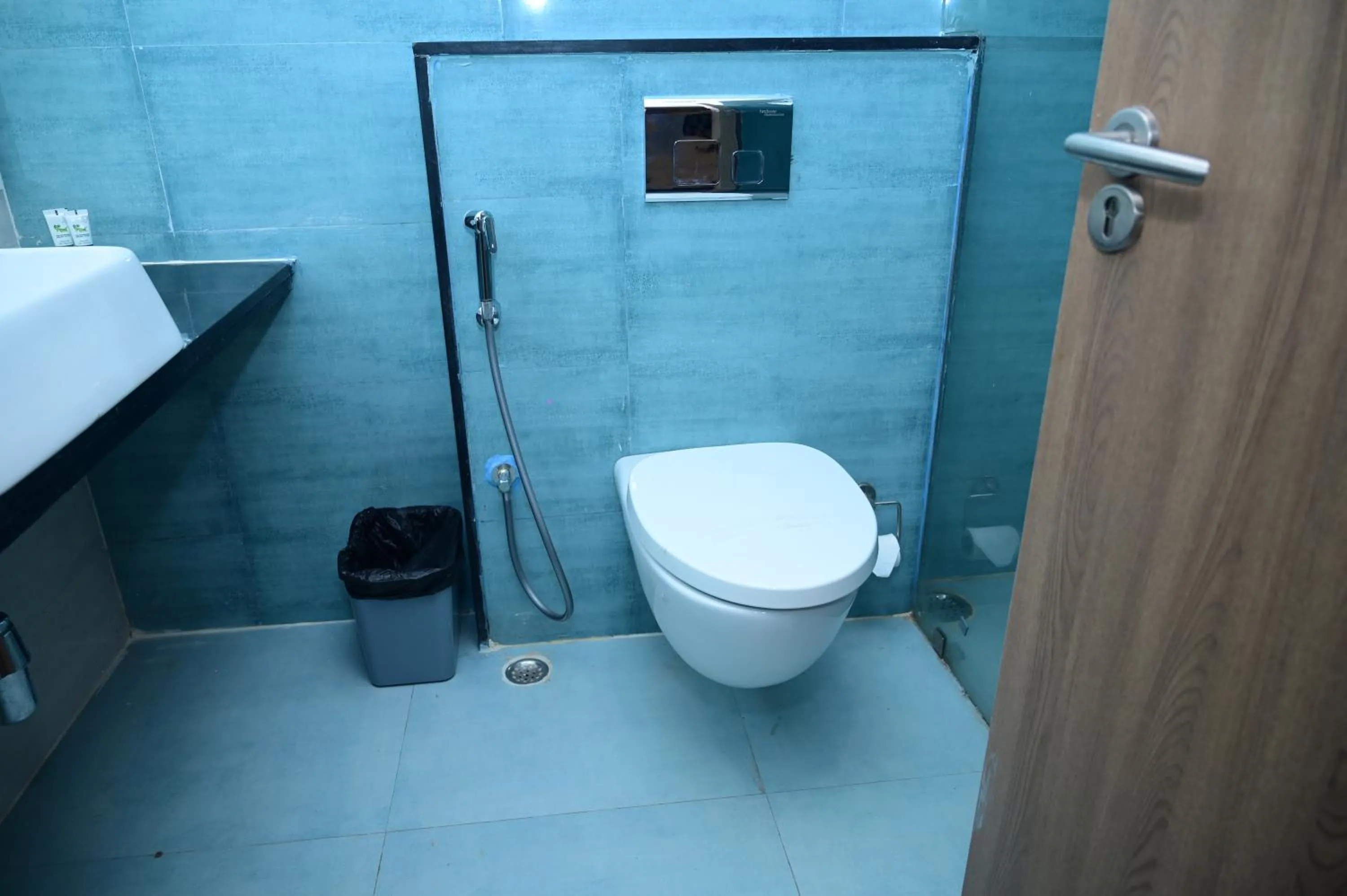 Bathroom in Pipul Ocean View Resort