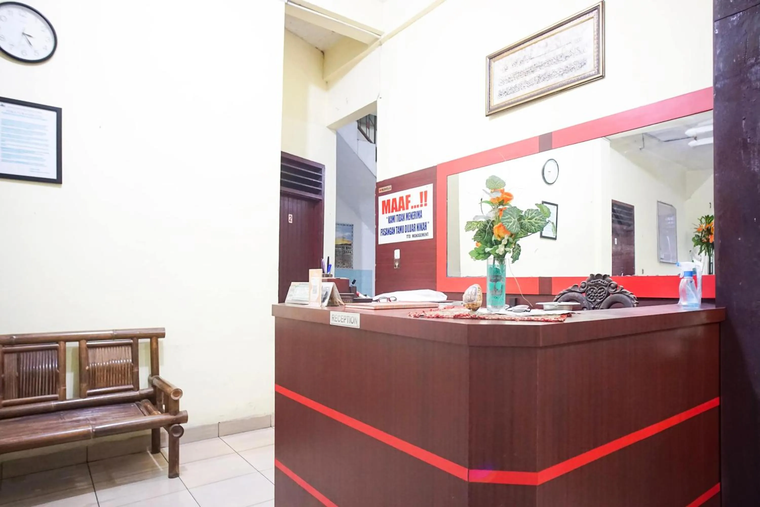 Lobby or reception in Hotel O Tamara Homestay SyariahNearMasjid Raya Medan