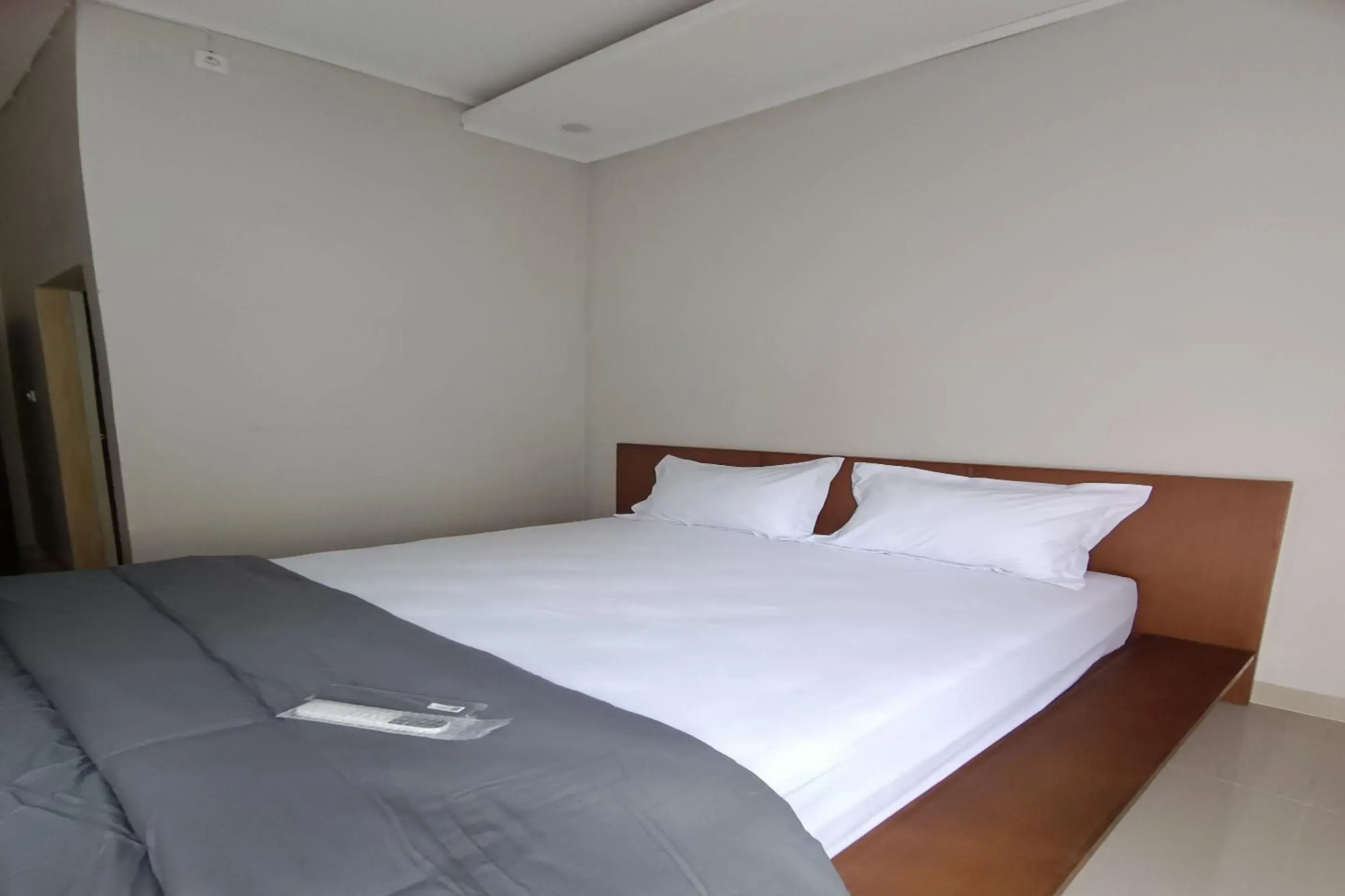 Deluxe Double Room in Hotel O Nrc White House Deluxe Double Room in Hotel O Nrc White House