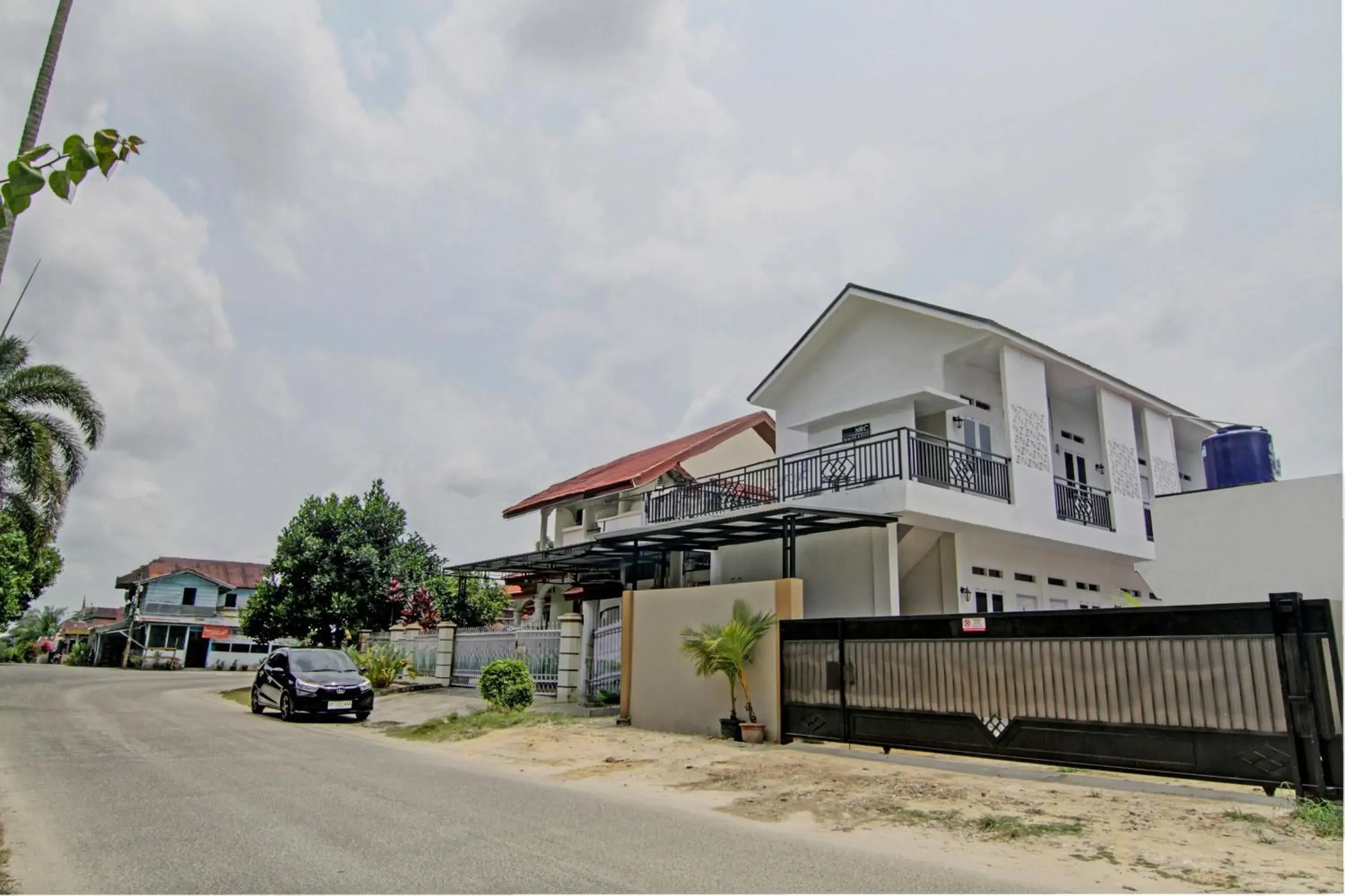 Facade/entrance in Hotel O Nrc White House Facade/entrance in Hotel O Nrc White House
