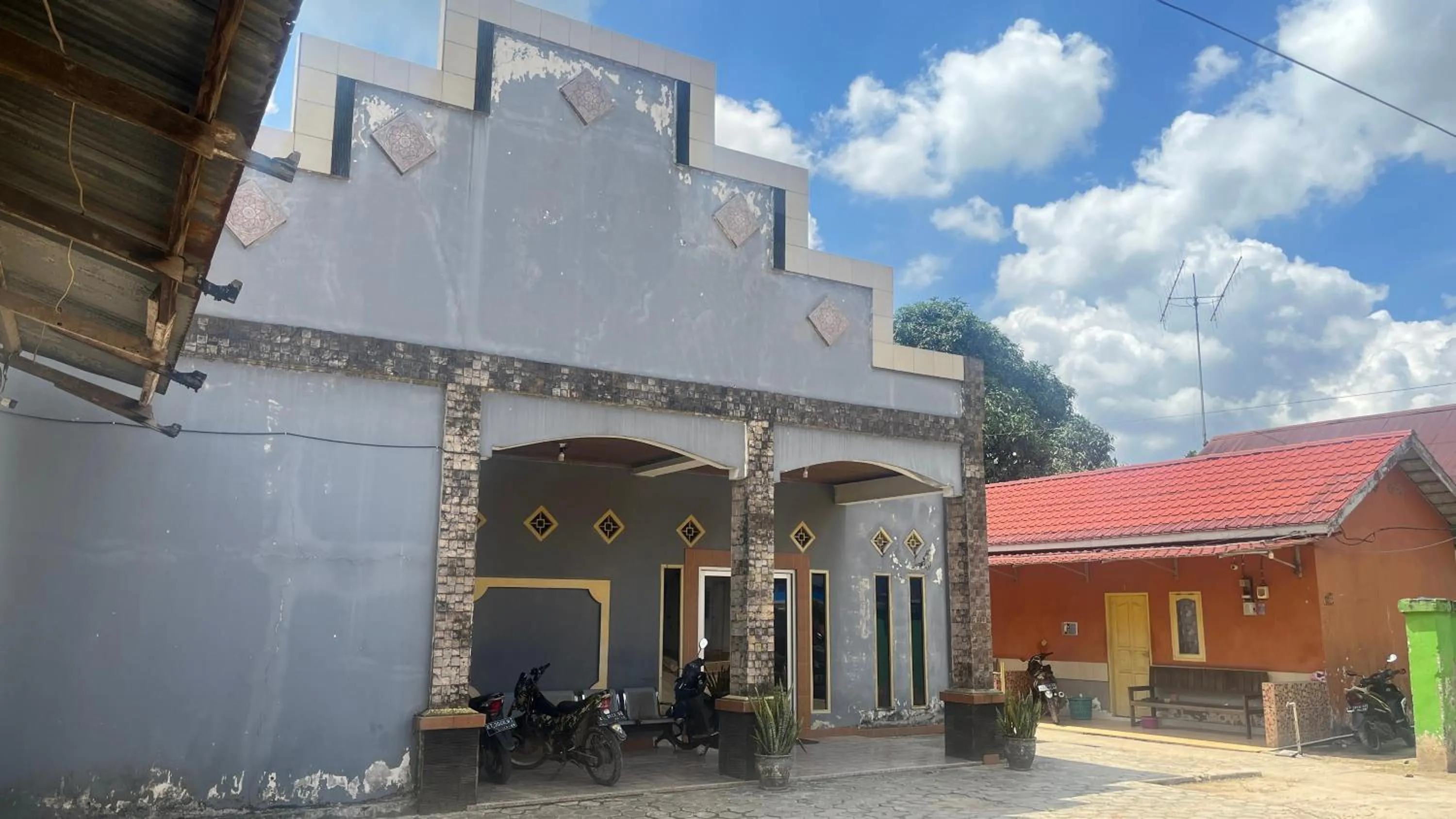 Facade/entrance in Hotel O Guest House Leo Patra