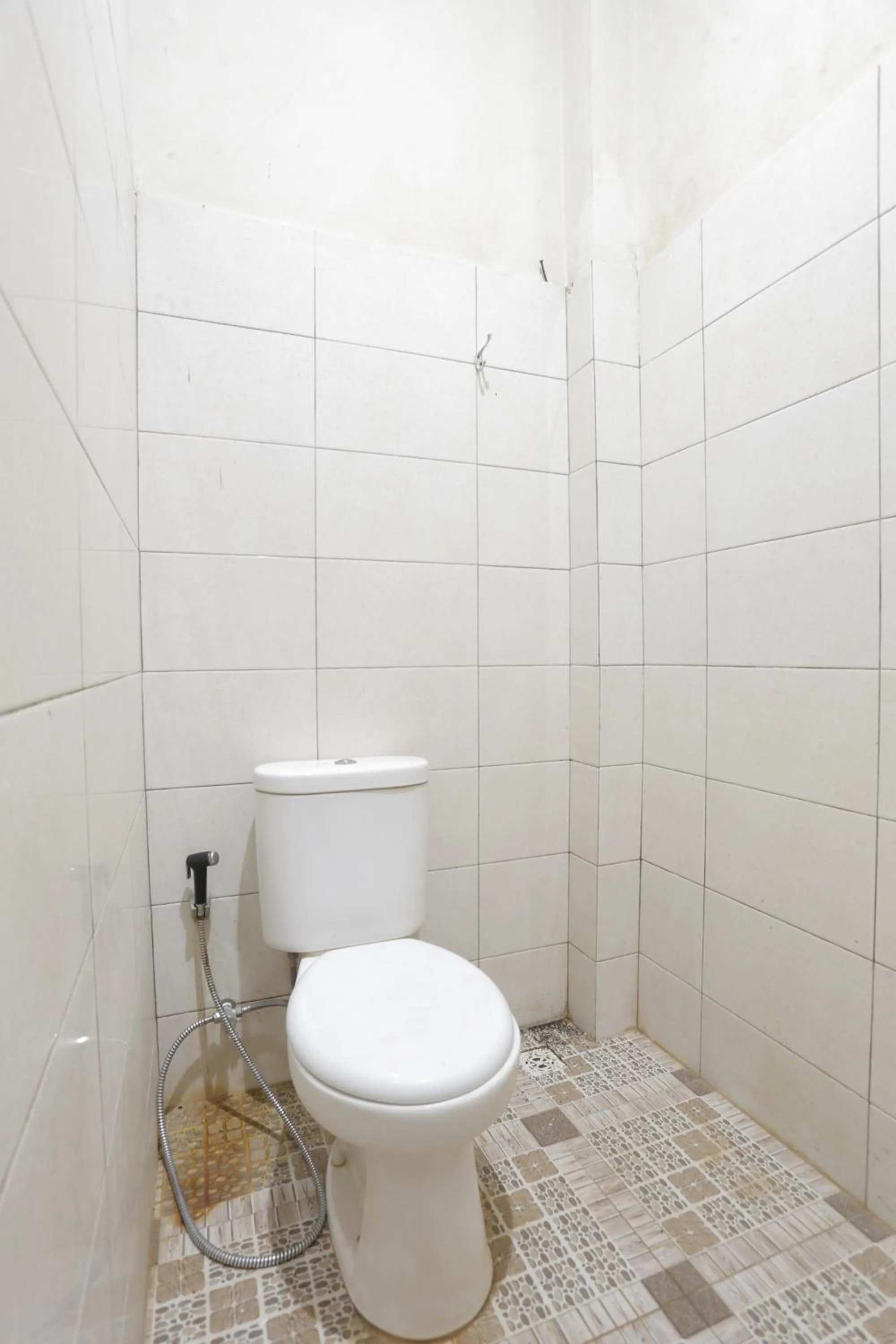 Bathroom in Hotel O Guest House Leo Patra