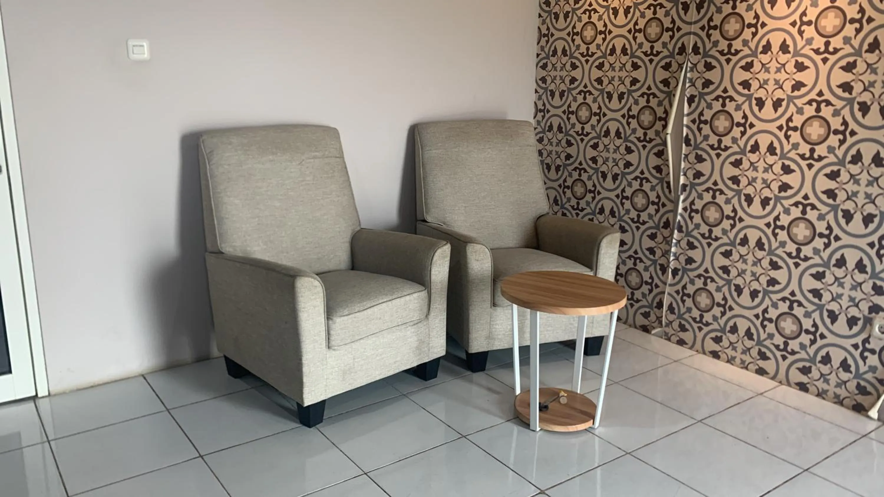 Lobby or reception in Hotel O Pondok Puti Sartika SyariahNearPasar Jum'at Aluh Aluh