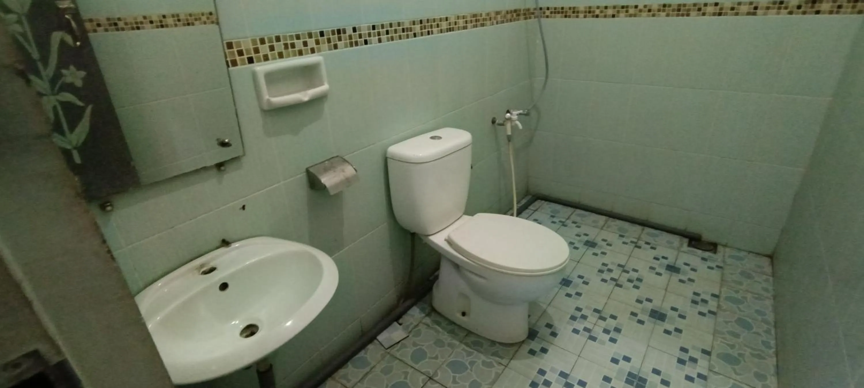 Bathroom in Hotel O Wisma Hamalau SyariahNearPulau Bromo Pedestrian Bridge