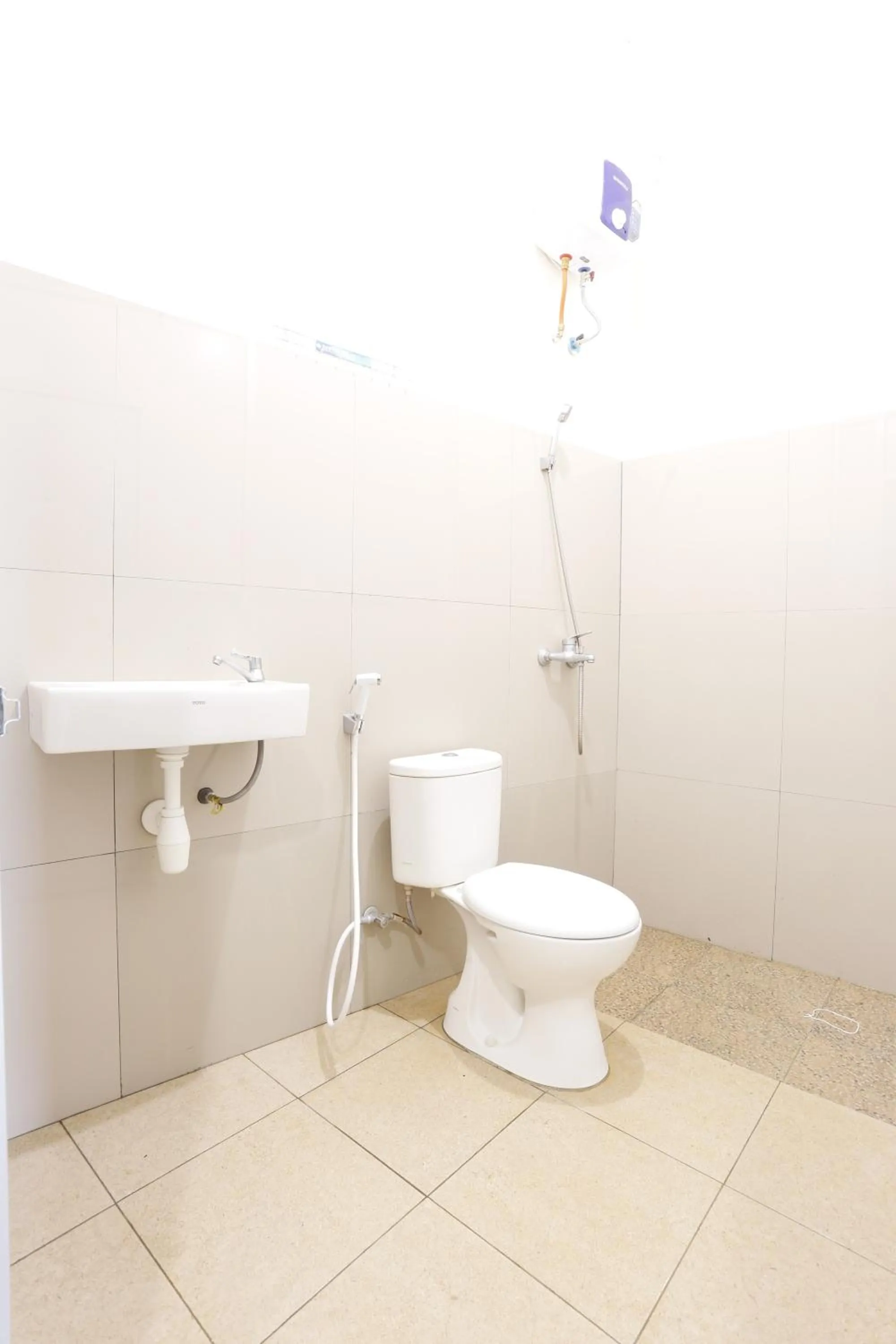 Bathroom in Hotel O Penginapan Budhe Sri