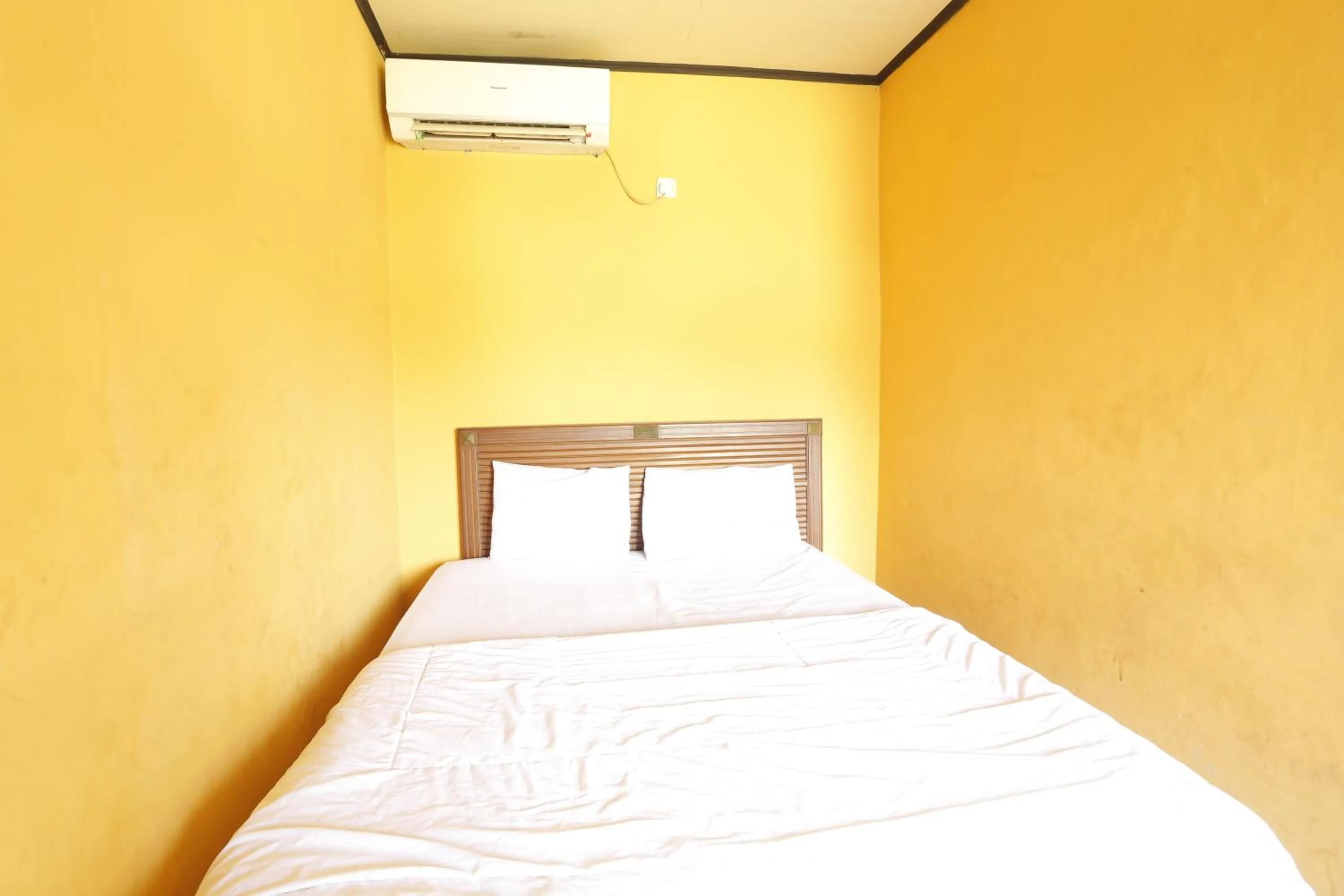 Bedroom, Bed in Hotel O Penginapan Budhe Sri