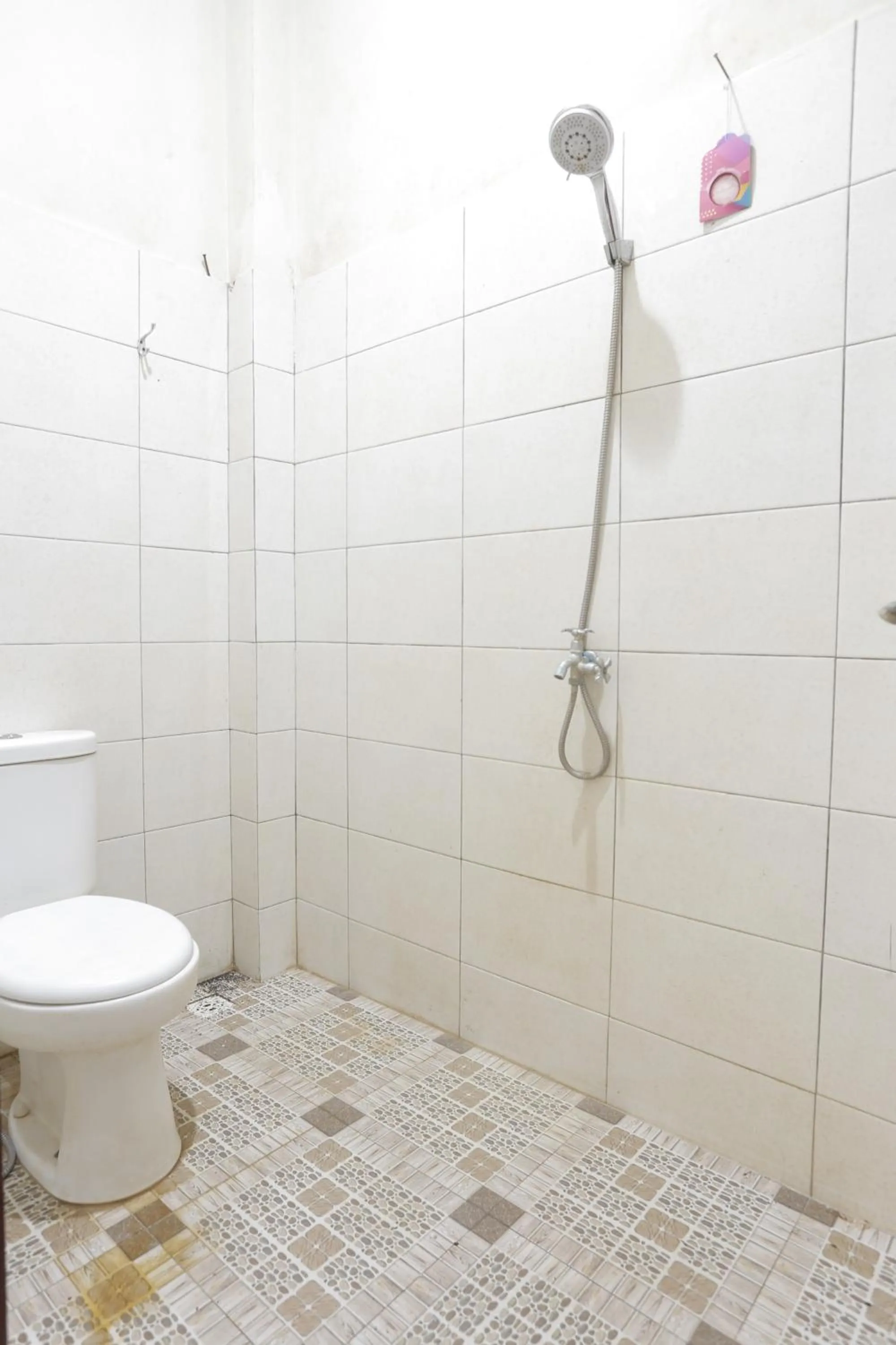 Bathroom in Hotel O Penginapan Budhe Sri